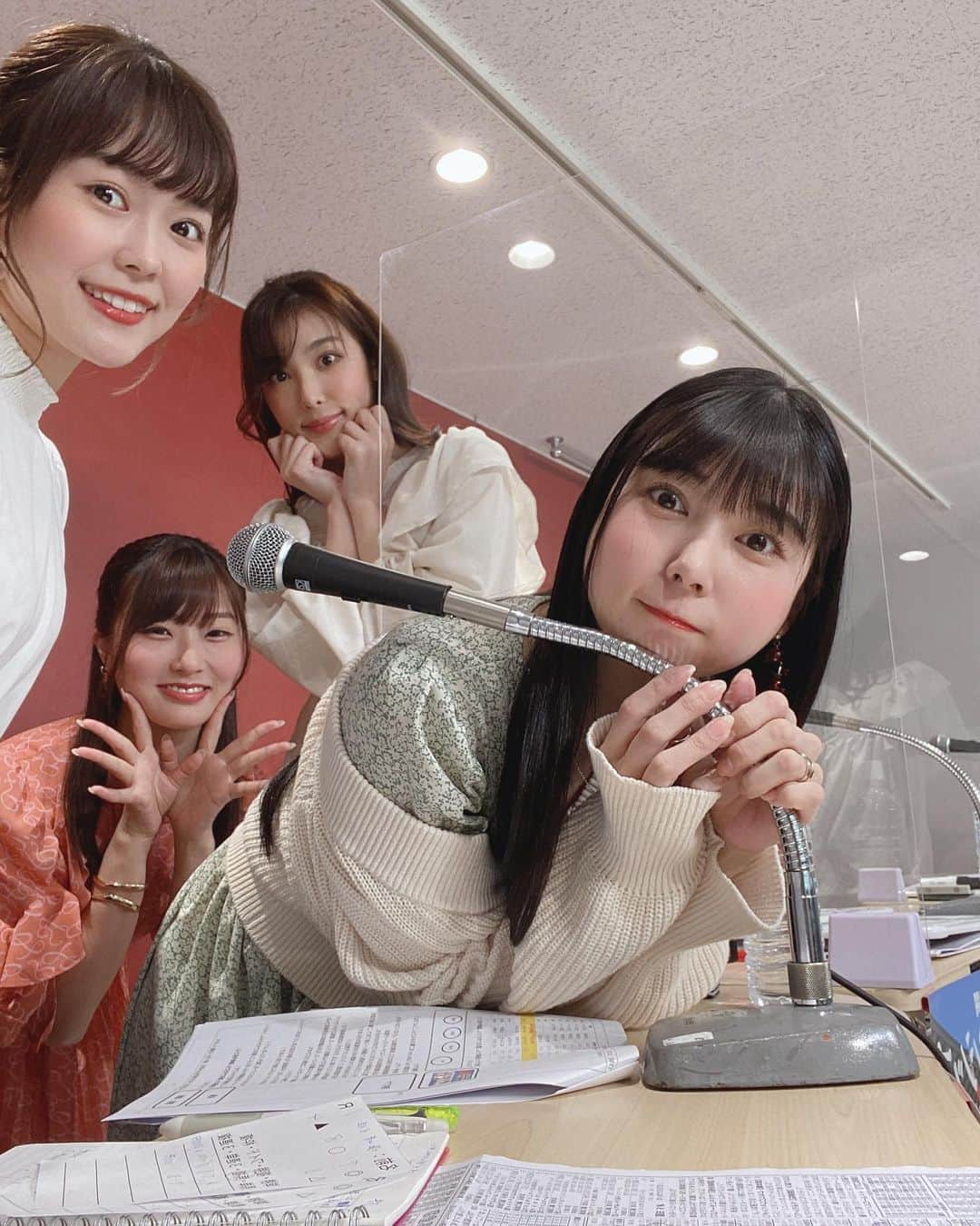 佐藤夢さんのインスタグラム写真 - (佐藤夢Instagram)「そのだけいば全レース  【レジェンド予想会】  楽天競馬YouTube Liveにて 約６時間半もお付き合い下さったファンの皆様、出演者皆様、スタッフ皆様、ありがとうございました〜👏👏  そのチャン収録からコラムも連日提出も出来て、しっかり今回の出演も無事に終えることができました🥺✨  スムーズにトークも出来る様になって予想にも余裕が出来たり、改めてリーダーとして頼ってもらえてる所とか、やりがいを感じられる時間になりました☺️  振り返っても個人的にはやりきれていたし少しは自分を褒めてもいいかなって🤏  馬券予想は悔しい結果ぎ続いてしまったけど『兵庫チャンピオンシップ』は気持ちよく三連単と三連複が的中出来たし、良い線までこれているので次に次に生かして頑張ります😤  これからも回収率バトルは引き続き応援してね〜📣  明日は『兵庫大賞典』開催でSKNフラッシュ8新企画【うまカツ！】の配信もあるので是非チェックしてください‼️  今日も園田競馬まで駆けつけてくれたファンの皆様、触れ合う事はできなくてごめんね🥺  顔見にきてくれてすごく嬉しかったです‼️  コメントもたくさん有難う☺️  お疲れ様でした❤︎  #水着 #LINELIVE #ライブ配信  #軟乳　#グラビア　#黒髪ロング　#大阪で一番可愛い子　#おはもんもん #水着　#競馬女子　#SKNフラッシュ8 #そのだけいば　#イメージキャラクター #パチンコ　#実践来店 　#競馬予想　#デイリースポーツ　#トラスター　#その金ナイター」5月4日 20時25分 - dreamsatoo