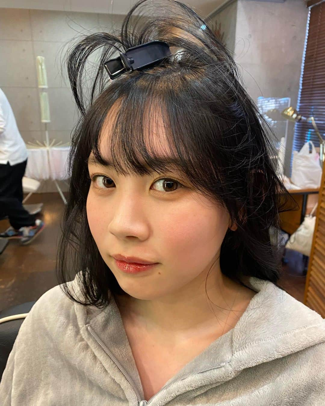 篠見星奈さんのインスタグラム写真 - (篠見星奈Instagram)「. 載せ忘れていたヤンマガwebのオフショ📷  ヘアセットの過程が面白かったので ねねマネに撮ってもらいました🐤」5月4日 20時29分 - shinomi_seina