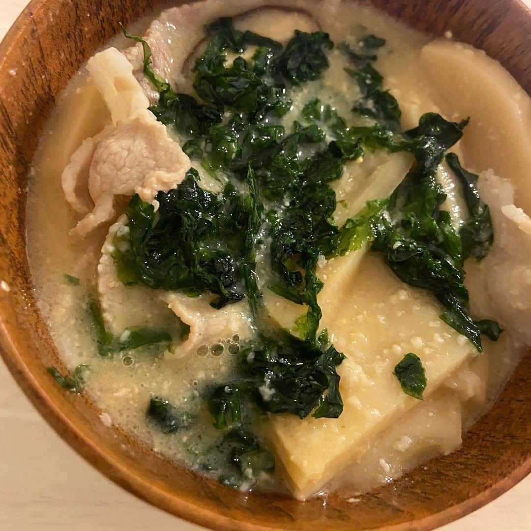 早瀬あやさんのインスタグラム写真 - (早瀬あやInstagram)「タケノコの炊き込みご飯と孟宗汁作ったよ〜  旬のものを定期的に送ってくれる母に感謝😇  #郷土料理」5月4日 21時29分 - hayase_aya