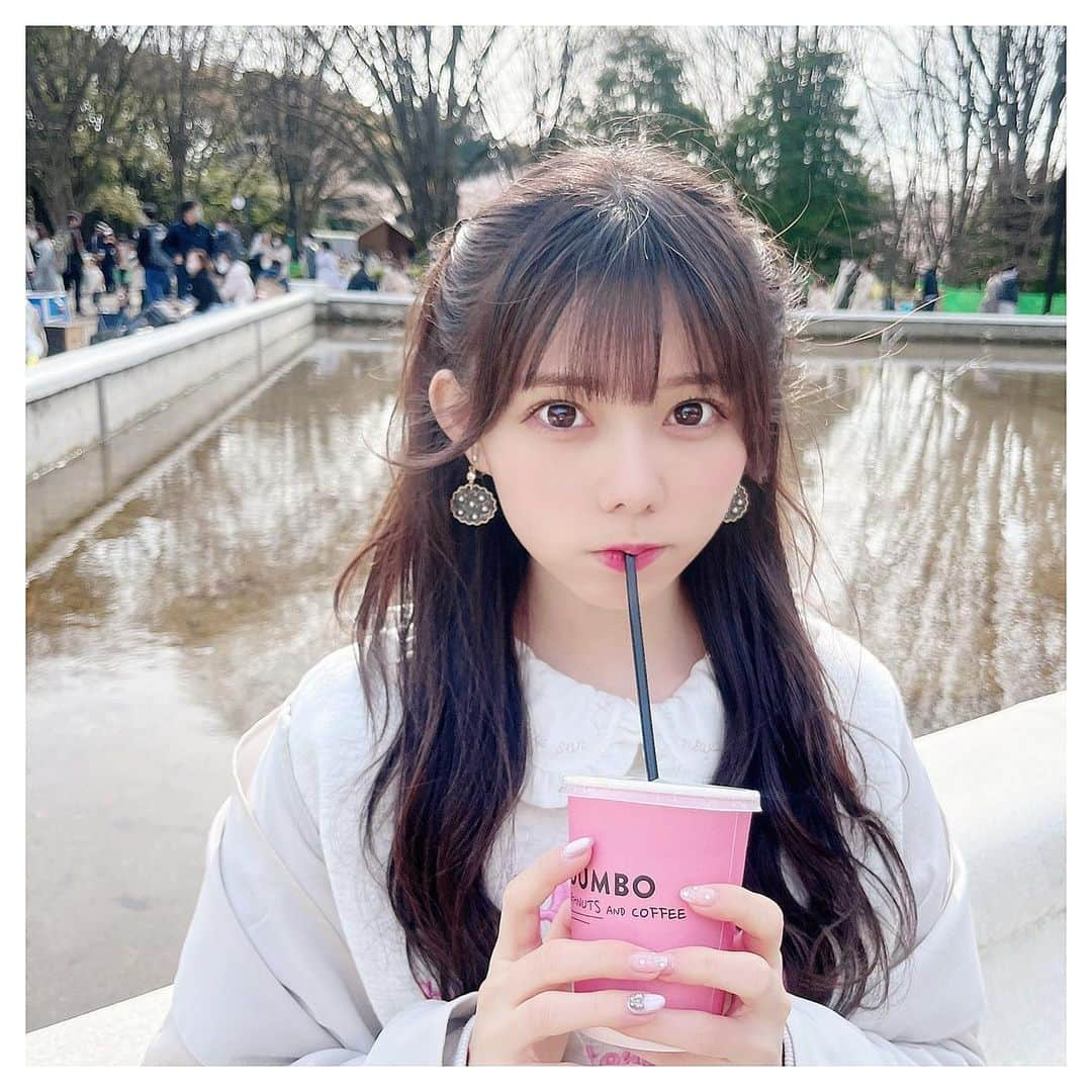 大森莉緒さんのインスタグラム写真 - (大森莉緒Instagram)「・ ・ SNSでよく見かける、ドリンクの上にドーナツ載せるのやってみたかった🫣🍩  このドーナツめっちゃ美味しかったからまた食べたいなぁ💭💓 ・ ・ #大森莉緒 #おーりお #おりおんず #おりおの食 #ドーナツ  #ほうじ茶ラテ #dumbodoughnutsandcoffee #カフェ巡り #東京カフェ #cafe #donuts #sweet #instagood #instafood #instapic #good #카페투어 #맛집 #음식 #푸드 #좋아요 #카페 #도넛을」5月4日 21時36分 - rio.ohmori