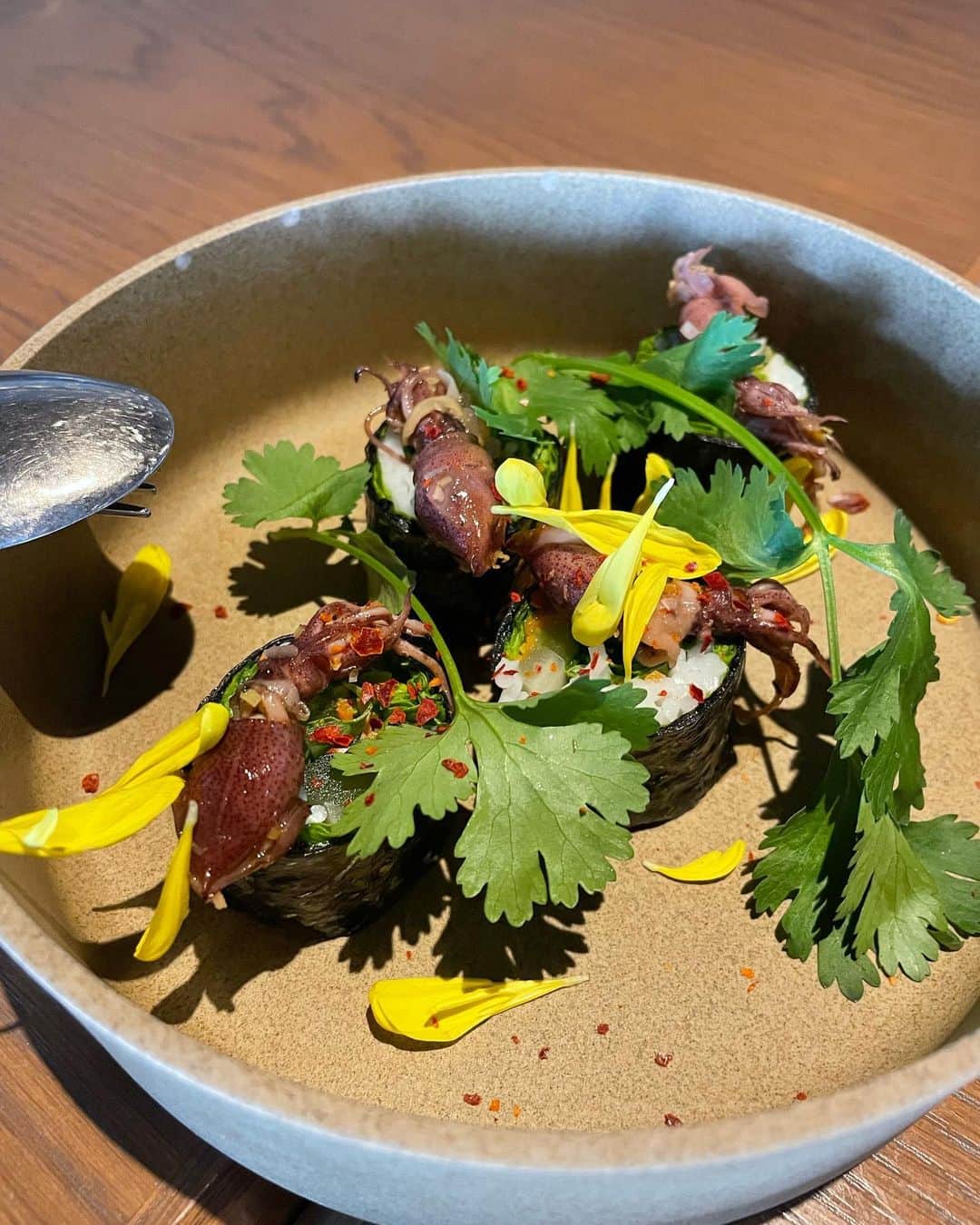 中岡由佳さんのインスタグラム写真 - (中岡由佳Instagram)「タイ料理レストラン。青パパイヤのサラダは甘酸っぱくてピリ辛の味わいがたまらない。どれも美味しくて幸せ。 #longrain」5月4日 21時55分 - yuka_nakaoka