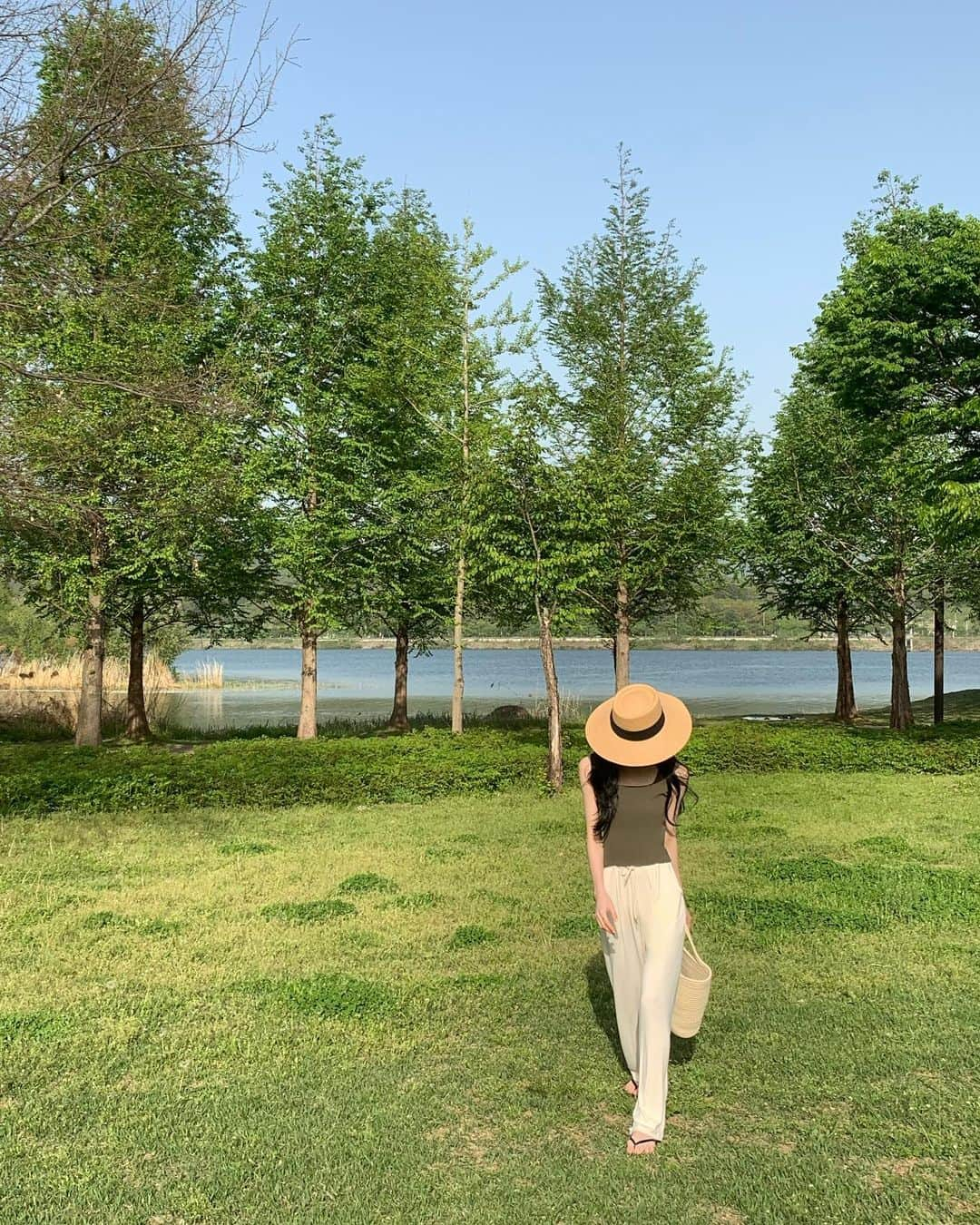 キム・ダビンさんのインスタグラム写真 - (キム・ダビンInstagram)「소란스럽지 않고 너무 좋아🌿」5月4日 22時00分 - daxbin