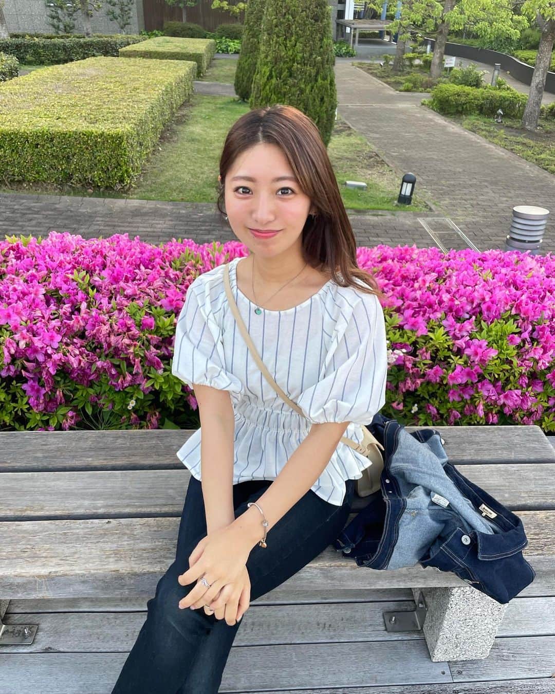 白戸ゆめのさんのインスタグラム写真 - (白戸ゆめのInstagram)「🕊 . みなさんゴールデンウィークは いかがお過ごしですか☺️？ . 気持ちの良い日が続いていて 私は久しぶりにゆっくりできています🍀 お散歩日和です🚶‍♀️🎶 . ただ、すでに日焼けが気になる…😵 残り少ないGW楽しみましょうね🚗 . #gw #ゴールデンウィーク #散歩 #ゆめ散歩 #ツツジ #ピンク眉 #激ハマり中」5月5日 8時49分 - yumeno.s_