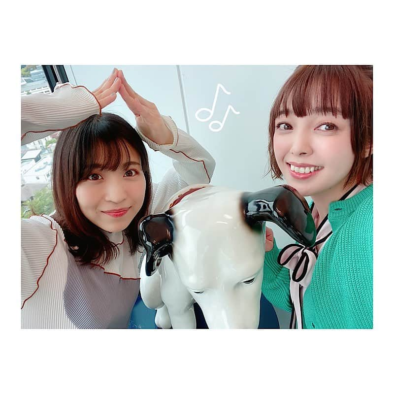 佐藤聡美さんのインスタグラム写真 - (佐藤聡美Instagram)「* * *  『Rhodanthe* Music Festival 2022 大感謝!!』 に向けて久世橋先生役の大西沙織ちゃんと一緒に メッセージを送らせていただきました☺️  * *  今回は、烏丸先生のジャージの色味や 先生っぽさをイメージした 衣装とヘアにしてみました♡  * *  なにやら、とってもボリューミーな ライブになりそうですね✨✨  Twitterに載っている動画で さおりちゃんも言ってた通り ほぼ全曲聴いておいた方がいいのかも…？？🤔  配信もあるみたいなので お家でも楽しめそうですね♡  * *  可愛い生徒たちと 彼女たちを支えてくださる関係者の皆様 そしてライブを楽しみにしている全ての皆様が 最高の時間を過ごせるように 祈っております。  Rhodanthe*のみんな！ がんばれ〜〜〜！！！！  * * *  #きんいろモザイク  #きんモザ  #Rhodanthe * #ろーだんせ  #ライブ #応援 #最高の1日 に #なりますように  #烏丸先生  #久世橋先生  #大西沙織 ちゃん #佐藤聡美」5月5日 11時48分 - sugar_me58