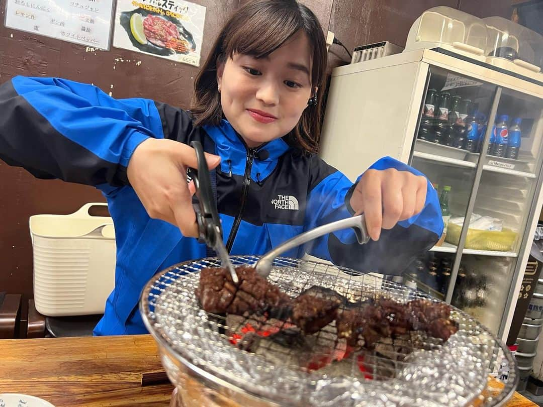 篠原梨菜さんのインスタグラム写真 - (篠原梨菜Instagram)「#朝5時の焼肉time 今朝は東京都江東区 24時間営業の炭良ホルモンさんから！🥩 30種類ほどのホルモンを頂けます！ 丁寧な下処理が美味しさの秘訣🔥 1番人気のハラミ一本漬け😋 柔らかくあっさりしていて、噛むほどに肉の旨みがじゅわっと！🥩 備長炭の火で焼き目も香ばしい😋 #早朝グルメ #thetime_tbs #炭良ホルモン #住吉 #24時間営業 #焼肉 #朝焼肉 #ハラミ一本漬け」5月5日 12時00分 - shinorinatbs