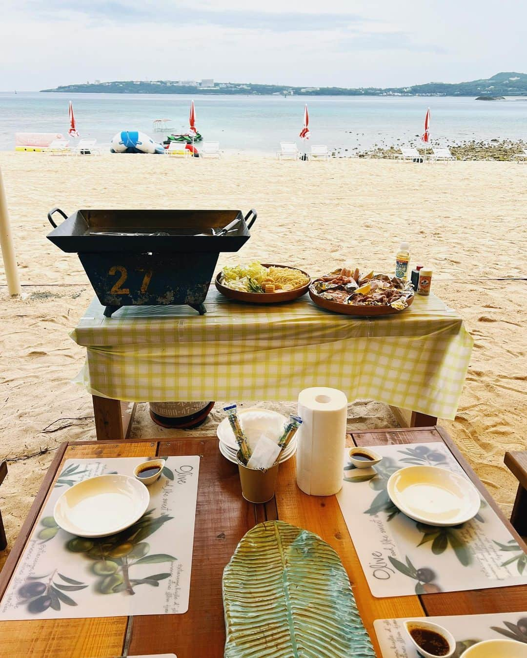 おりささんのインスタグラム写真 - (おりさInstagram)「【 沖縄オススメスポット 】  瀬底島にあるアンチ浜 で BBQ🍖最高でした💓 @antihama_sesoko   瀬底島は車で行ける島だよ🚗  アンチ浜は海が綺麗すぎて 潜らなくても魚🐠と珊瑚が たくさん見えて本当に感動🥺 こんな穴場なビーチがあったのね💓 #瀬底島  #瀬底ビーチ   スケルトンになってる #クリアカヤック に乗るのがオススメ🥺✨ のーりーさんがやってる ノーリーズ ( @norys_okinawa )で みんなもぜひ体験してみてね🐠  水着は @girls_terrace 💓  #sesoko#sesokoisland#sesokobeach#beach#okinawa#okinawatrip#bbq#antihama#マリンアクティビティ #沖縄観光 #沖縄#タビジョ#女子旅#南国#旅行#沖縄旅行#沖縄移住#沖縄生活#バーベキュー#バーベキュー女子#ビキニ#水着#海#ビーチ#夏#アンチ浜#瀬底島#瀬底ビーチ#瀬底」5月5日 12時20分 - orisa_0510