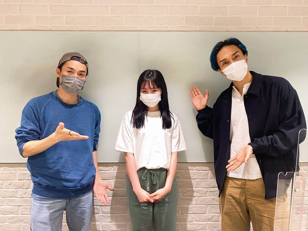 橘ケンチさんのインスタグラム写真 - (橘ケンチInstagram)「日曜日18時30分からはFM YOKOHAMA『RADIO MASH UP』📻  今回もマキさん、ダルマさん、ねっさん、怜さん、、豪華なゲストで笑いっぱなしの収録でした😂⤴️  そして、ついに番組ステッカーができました！😆✨  いつもメールをいただいている皆様ありがとうございます🙏  これからはメールを読ませていただいたリスナーの方にはステッカー差し上げます！  mash@fmyokohama.jp  までメール内容に加えて、宛名と住所を添えてどしどしお願いします🙏😄✨  #radiomaphup #radio #mashup #fmyokohama #exile #pkcz #怜」5月5日 17時21分 - kenchitachibana