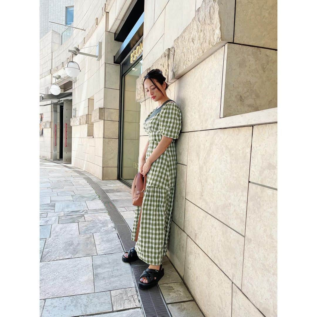 水崎綾女さんのインスタグラム写真 - (水崎綾女Instagram)「I may not always be there with you but I will always be there for you.  いいお天気だと気分が上がるね⤴︎ 今期はグリーンのお洋服をたくさん買ってた✨  @shein_japan　@sheinofficial   #SHEINforall #SHEIN #fashion #ootd #dress #👗 #bag #shoes #洋服 #私服 #しふく #お洋服 #ワンピース  #チェックワンピース Code :ayame」5月5日 18時45分 - misakiayame