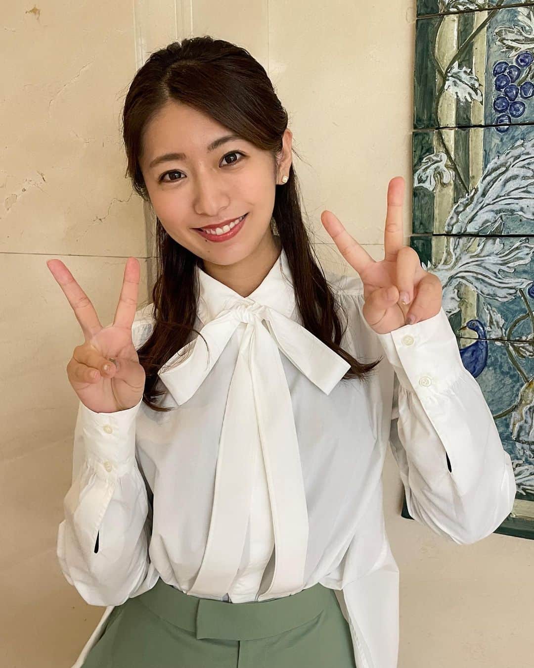 白戸ゆめのさんのインスタグラム写真 - (白戸ゆめのInstagram)「👗 . #東京インフォメーション #衣装 きょうは至る所にリボンが🎀‼︎ 欲しい服が増えるばかりです🥺🥺 . あすも朝からお付き合いください🎶」5月5日 20時47分 - yumeno.s_