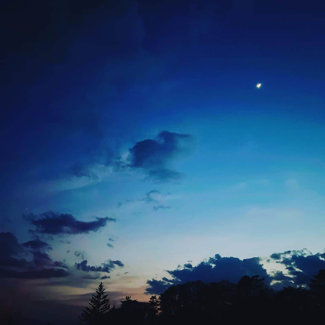高田有紗さんのインスタグラム写真 - (高田有紗Instagram)「空も綺麗で星空も最高✩  Aimerのポラリス、だーい好きな曲の1つで、、これ作ってみたかったんだな~~(´っヮс)♡𐤔𐤔‬‪  誰もがきっと誰かのポラリス⸜( ˶'ᵕ'˶)⸝」5月6日 8時07分 - arisatakada.album