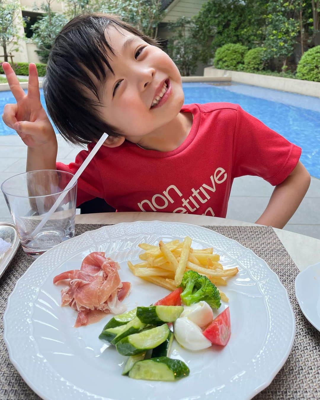 中岡由佳さんのインスタグラム写真 - (中岡由佳Instagram)「テラス席でのこどもの日ランチ🍽🍹✨美味しい料理と心地のいい空気に包まれて、みんな笑顔😊 #canoviano #hotelgajoentokyo」5月6日 9時50分 - yuka_nakaoka
