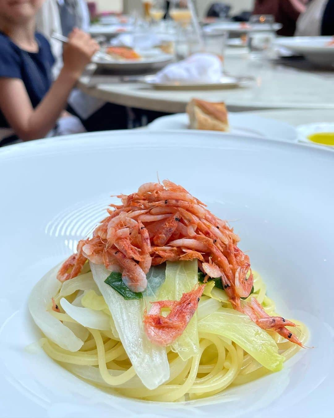 中岡由佳さんのインスタグラム写真 - (中岡由佳Instagram)「テラス席でのこどもの日ランチ🍽🍹✨美味しい料理と心地のいい空気に包まれて、みんな笑顔😊 #canoviano #hotelgajoentokyo」5月6日 9時50分 - yuka_nakaoka