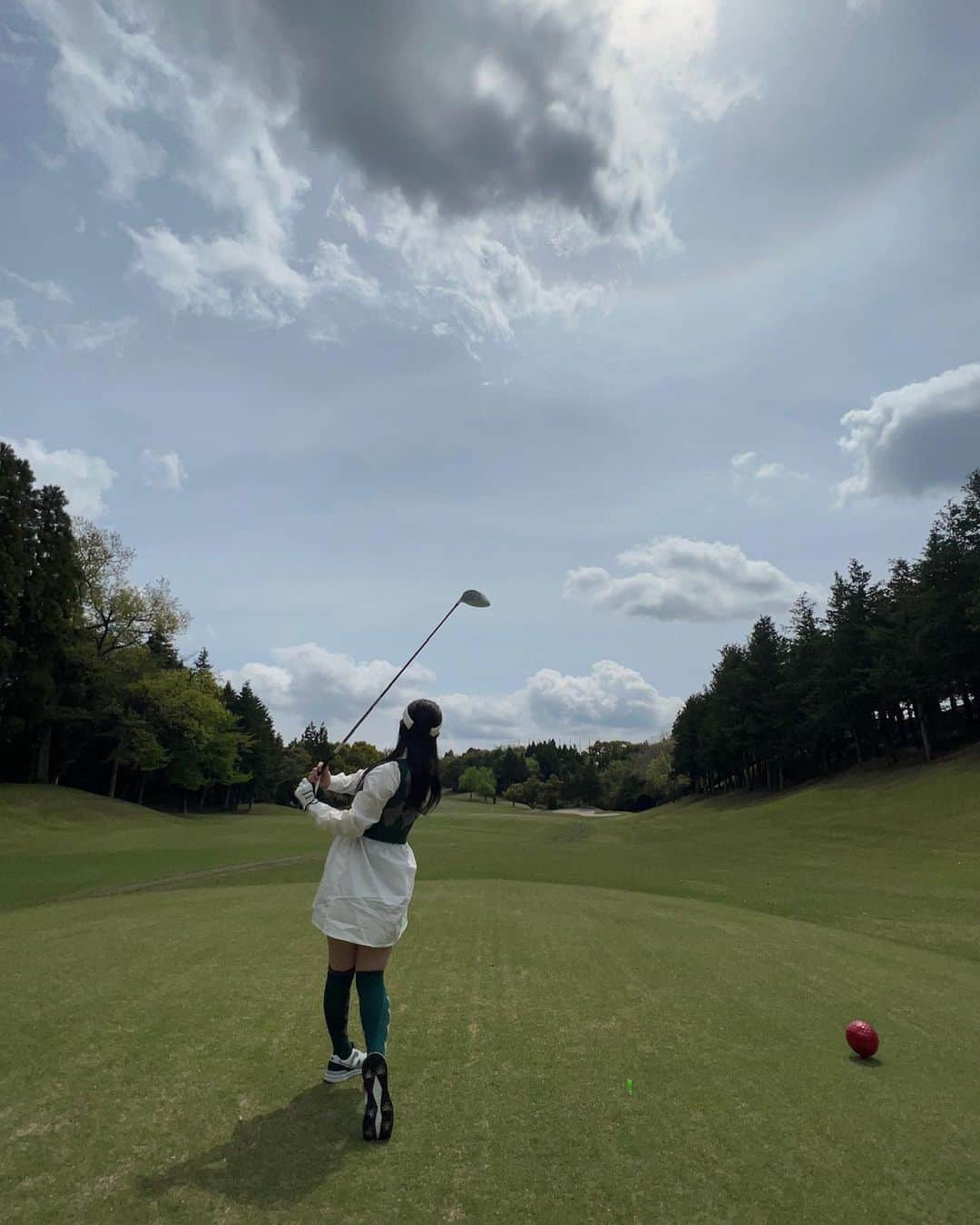 園都さんのインスタグラム写真 - (園都Instagram)「ナイスショットでご機嫌さん☺️💕 #ゴルフ#ショット動画 #golf #golfswing #mirror9golf」5月6日 11時52分 - miyakosono_official