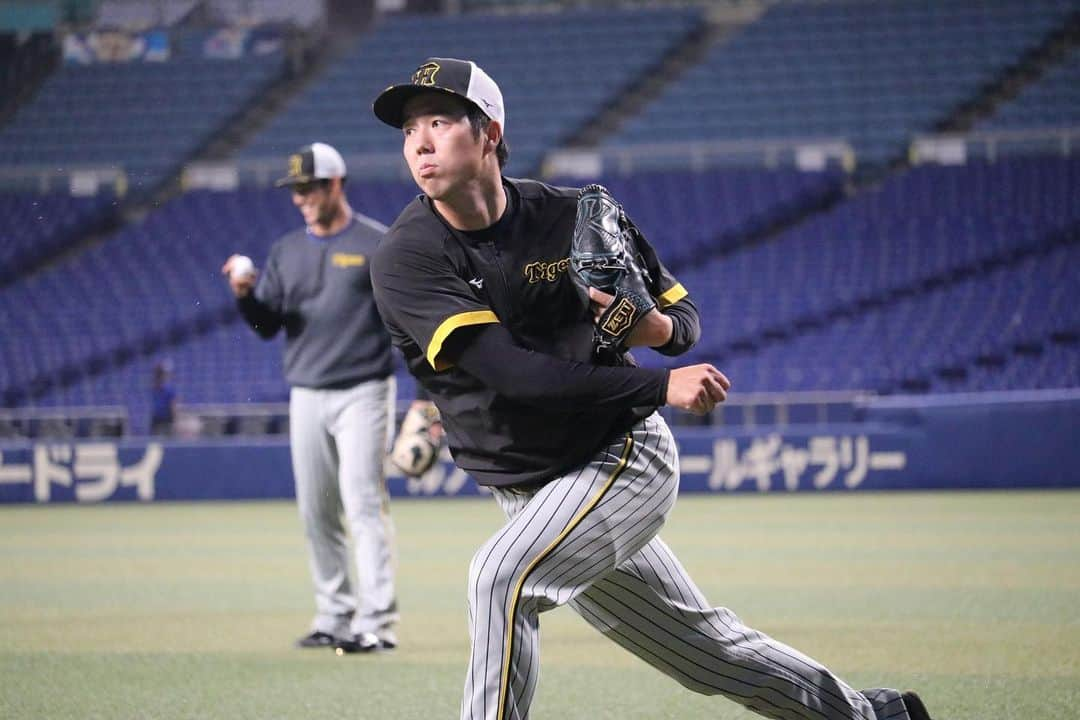 阪神タイガースさんのインスタグラム写真 - (阪神タイガースInstagram)「5月6日中日戦、本日の試合前練習の様子です！ #北條史也 選手 #小野寺暖 選手 #中野拓夢 選手 #青柳晃洋 選手 #岩崎優 選手 #岩貞祐太 選手 #渡邉雄大 選手 #糸井嘉男 選手 #原口文仁 選手 #佐藤輝明 選手 #阪神タイガース  #イチにカケル！」5月6日 17時23分 - hanshintigers_official