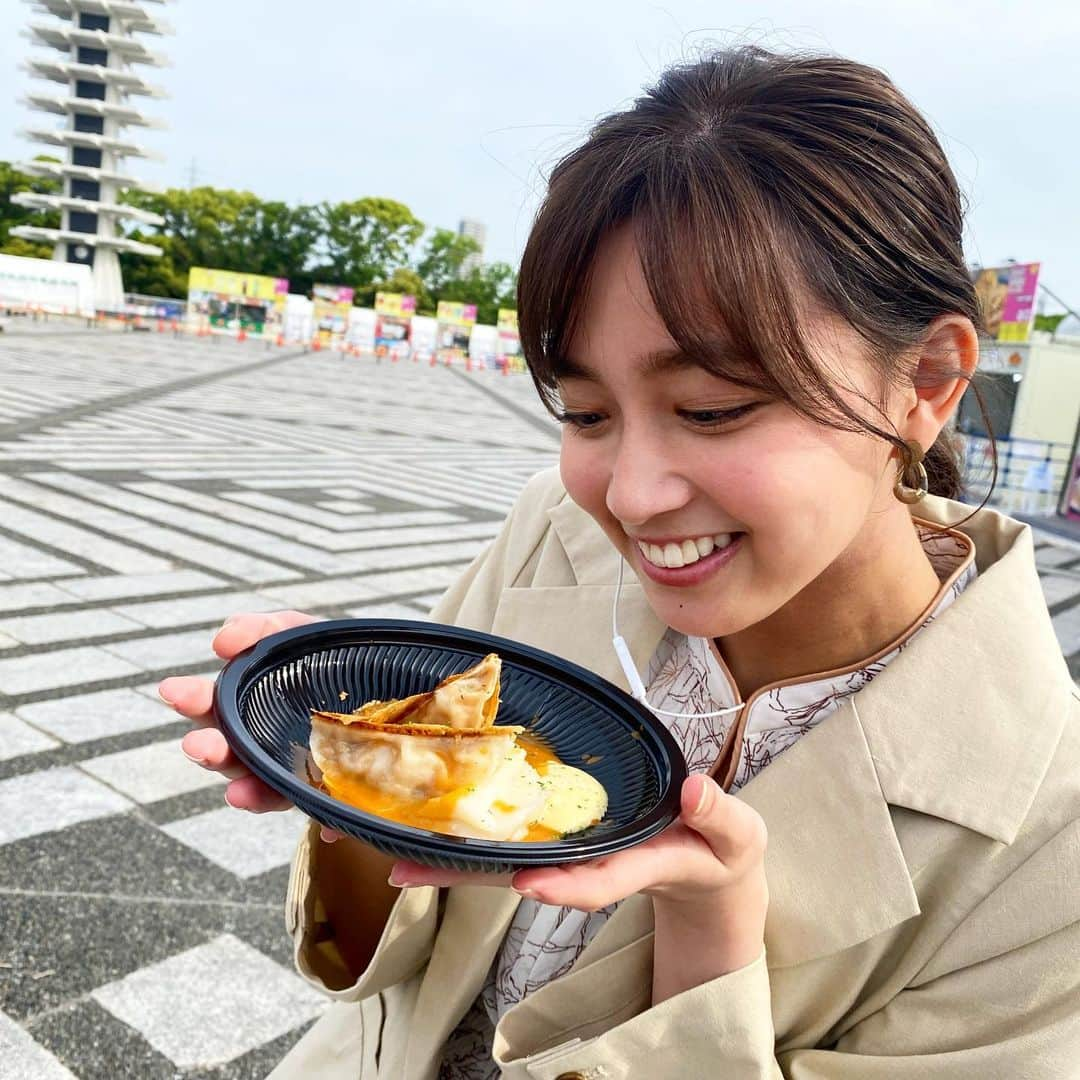 間瀬遥花さんのインスタグラム写真 - (間瀬遥花Instagram)「. 今日のZIP! 生中継は「クラフト餃子フェス」から！🥟 . 食べたのはもちろん、ご紹介しきれなかったものもどれも全部美味しそう😋 何より、フードフェスのようなイベントが久しぶりにできるようになったんだなあとしみじみ、嬉しくなりました . . 衣装: one-piece and jacket… @dazzlin_official  . . . #zip #生中継 #中継 #餃子 #餃子フェス #ギョウザ #ぎょうざ #クラフト餃子フェス #駒沢公園 #駒沢 #駒沢オリンピック公園 #フードフェス #dazzlin #ワンピース #ワンピ #ワンピースコーデ」5月6日 18時11分 - maseharu_929