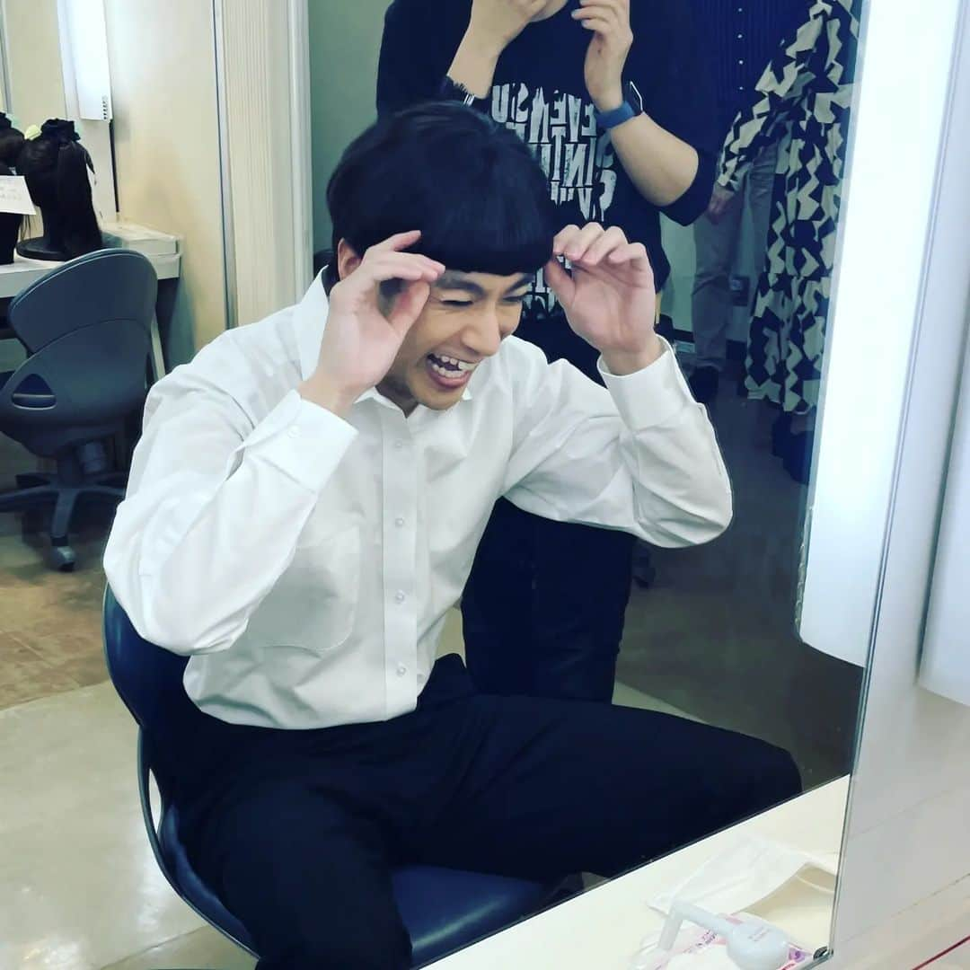 山田裕貴さんのインスタグラム写真 - (山田裕貴Instagram)「今夜22:00から NHK「LIFE!春」放送です  笑いましょう みんなで笑いましょう ちょっとしんどくても 笑ってたら ちょっとだけ元気になれるかと デレシシシ  #life  @nhk_life_comedy」5月6日 21時32分 - 00_yuki_y