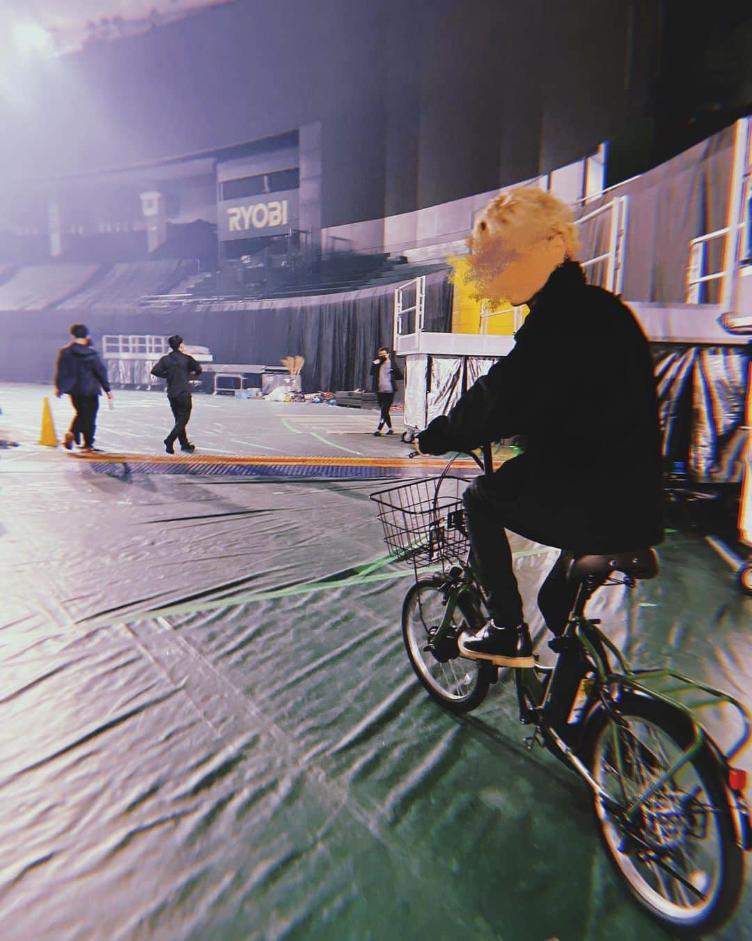 るぅとさんのインスタグラム写真 - (るぅとInstagram)「東京ドームでなぜか自転車に乗ってるオフショットあげる🚲🐹✨  東京ドーム1日目の後に東京ドームのお散歩してた！ みんなから見たらどんな風に見えてるのか気になりすぎて色んなところいってた…I˙꒳​˙) お散歩して分かったけど…東京ドーム…めちゃめちゃ！ひ！ろ！い！😳 #謎が深いオフショットです #スタッフさんが移動用に自転車乗ってて #乗りたい！ってお願いしたら貸してくれた #ありがとうございます😶」5月6日 21時51分 - root_nico