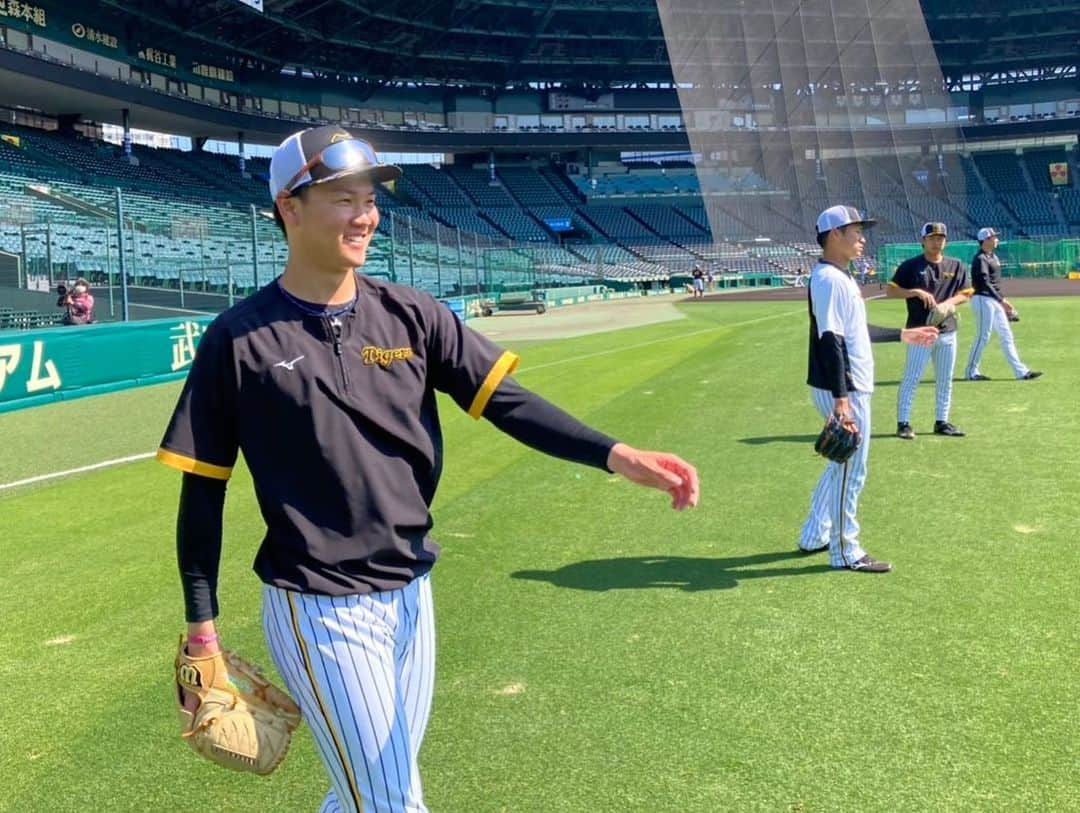 阪神タイガースさんのインスタグラム写真 - (阪神タイガースInstagram)「本日、明日の2日間は甲子園球場でウエスタン・リーグ中日戦を開催します！練習前の様子をお届けします！ #ウエスタンリーグ  #野村克則 コーチ #藤田健斗 選手 #片山雄哉 選手 #榮枝裕貴 選手 #中川勇斗 選手 #長坂拳弥 選手 #井上広大 選手 #豊田寛 選手 #高寺望夢 選手 #遠藤成 選手 #小幡竜平 選手 #及川雅貴 選手 #阪神タイガース  #イチにカケル！」5月7日 9時42分 - hanshintigers_official