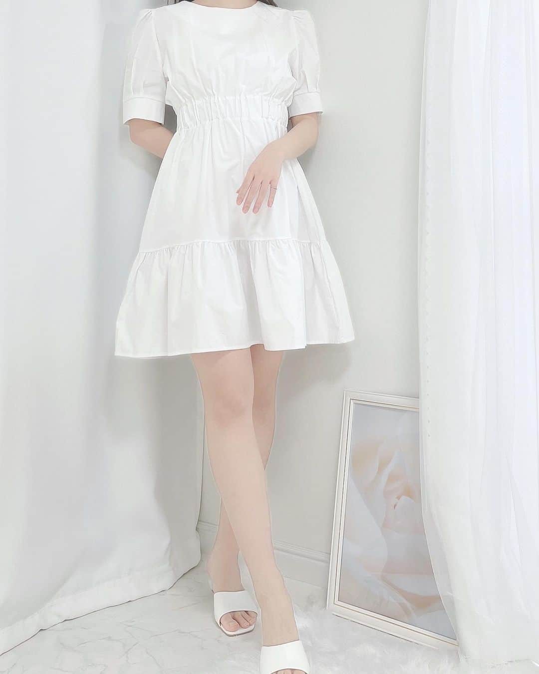 月森世菜さんのインスタグラム写真 - (月森世菜Instagram)「ラブリーなミニワンピで ルンルン気分🤍🦢  ウエストのゴムが キュッとなっていて良き♡  お洋服のリンクは ストーリーの『白のショップ』 からとべます♡  ♡ dress @tokyogirlsmarket_official  商品検索番号 t278958  sandal #grl  ♡ ┈┈┈┈┈┈┈┈┈┈┈┈┈┈┈┈┈┈┈ せいなです♡ 白系統の女子力アップのことに ついて投稿しているので フォローして頂けると嬉しいです🥛  @seina.tsukimori   白系統のお写真に タグ付けして下さると見に行きます♡  ファンネーム・マーク → せいらー・🤍🕊  ┈┈┈┈┈┈┈┈┈┈┈┈┈┈┈┈┈┈┈  #ホワイトコーデ #白 #ホワイト #白系統 #フレンチガーリー #ヴィンテージライク #ディズニーランド #ディズニーコーデ  #snidel #スナイデル#淡色女子  #オールホワイト #grl #グレイル #ガーリー #韓国通販 #韓国ファッション #デートコーデ」5月7日 11時15分 - seina.tsukimori