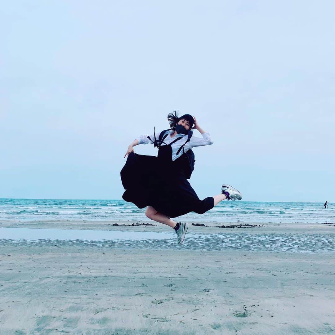 ぱちおまるさんのインスタグラム写真 - (ぱちおまるInstagram)「走り高跳びはクラスで1番でした👼  #カメラマンさしみしん #浮遊人 #卍 #堕天後ただのシャイボーイ #海辺暮らし」5月7日 15時19分 - pachiomaru