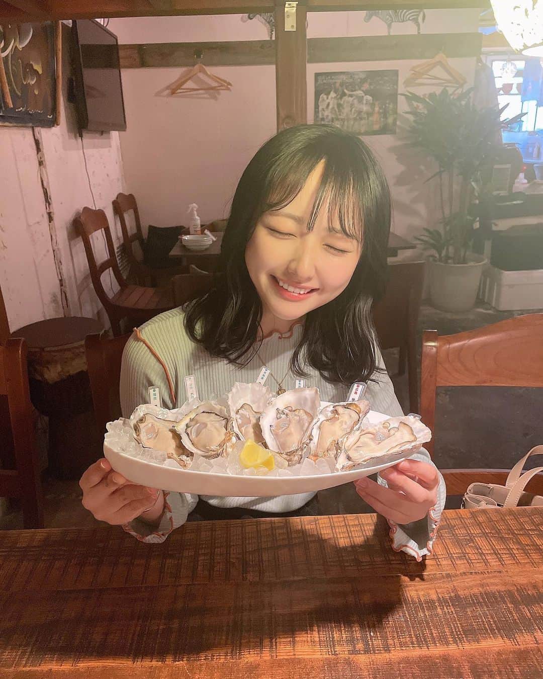 石田千穂さんのインスタグラム写真 - (石田千穂Instagram)「牡蠣だいすき！ウニホーレンも好きなんじゃけど、中に牡蠣入っとって最高でした。 #牡蠣 #ウニホーレン #広島グルメ #oysterbarmabui #STU48 #石田千穂」5月7日 17時43分 - chiho_ishida