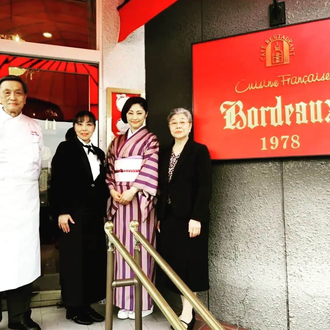 常盤貴子さんのインスタグラム写真 - (常盤貴子Instagram)「今回の京都画報は「パン」特集！！  京都というと和食のイメージがあるけれど、こんなにもパン屋さんがたくさんあって、どこも混んでいて、夜遅くまで開いている街を他に知らない。  パン好きにとってはパラダイス✨  今日はどこに行こうかしらん…と朝からワクワク。  パンのお勉強をしながら、いつからこんなにパン文化が拡がったのかも教え手頂きました✨  パンパパン♫春はパン♫  #京都画報  #kbs京都  @tokyomx.9ch  #bs11   @kamigamojinja.official  #bordeaux @shinshindo1913 @kyoto_sizuya  @boloniya1979  #喫茶マドラグ   #しれっと投稿 #うっかりウッカリ #kbs京都の放送終わってやんした😅💦 #うっかりウッカリ   #今回の帯めちゃくちゃ可愛かったぁぁぁ #スワトウですと！ #もちろん長谷川さん @hase5111  #桜が満開の京都でした✨」5月7日 18時53分 - takakotokiwa_official