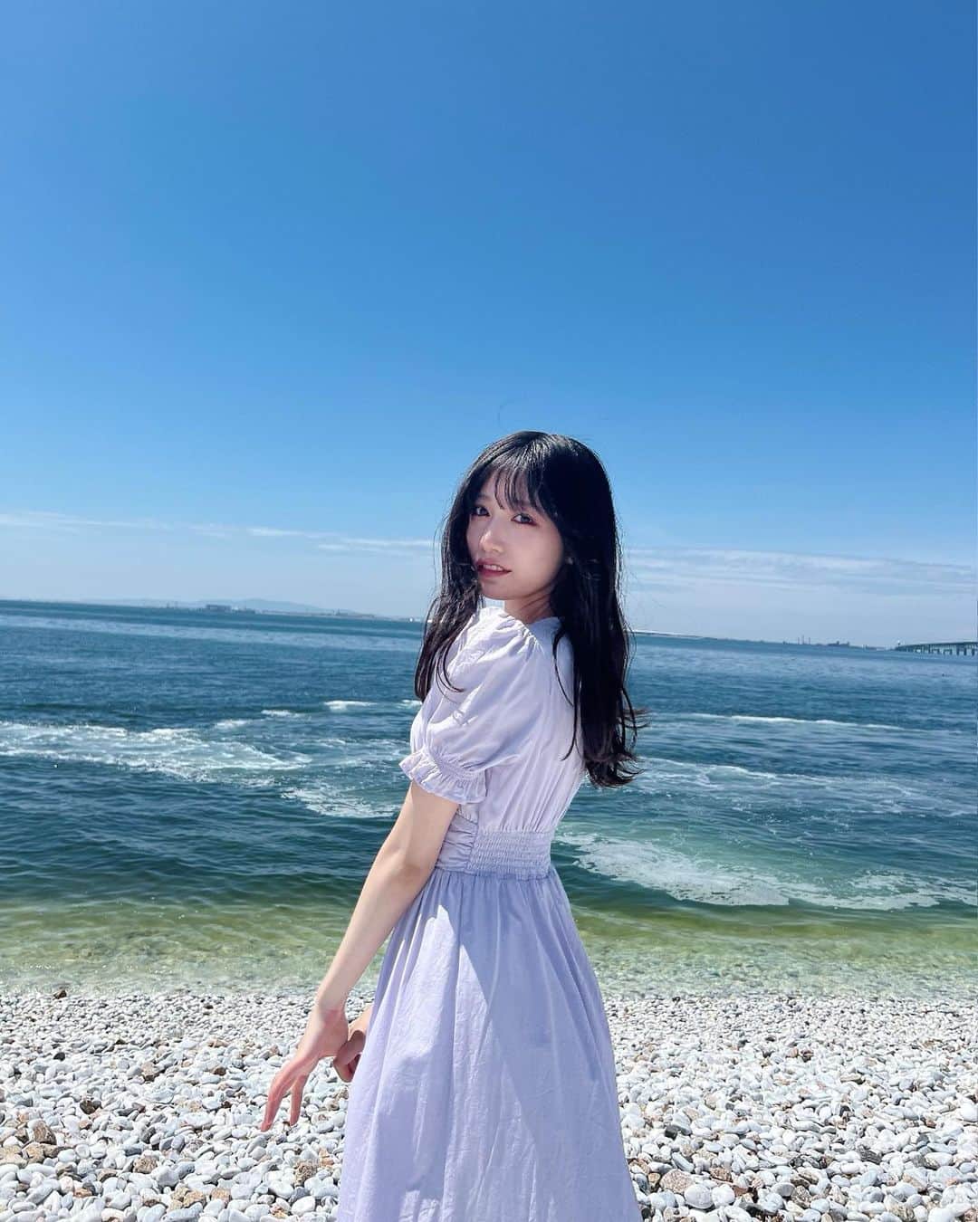 横野すみれさんのインスタグラム写真 - (横野すみれInstagram)「🌊🏝 ⁡ ⁡ 夏先取りしました☀️ ⁡ 暑すぎるね〜…！！ ⁡ ⁡ ⁡ アウトレットでお買い物してきました🏝 ⁡ お買い物中、ついつい甘くて冷たい飲み物ばっかり飲んでしまった〜😹いっぱい歩いたからプラマイゼロかな🙂笑 ⁡ ⁡ お洋服はお気に入りで良く着てるMIIAさんのワンピースです👗✨今年も大活躍しそうだぁ😽 ⁡ ⁡ ⁡ #ビーチ #MIIA #横野すみれ #夏コーデ #ootd #熱中症に気をつけて 😼」5月7日 21時48分 - yokono_sumire