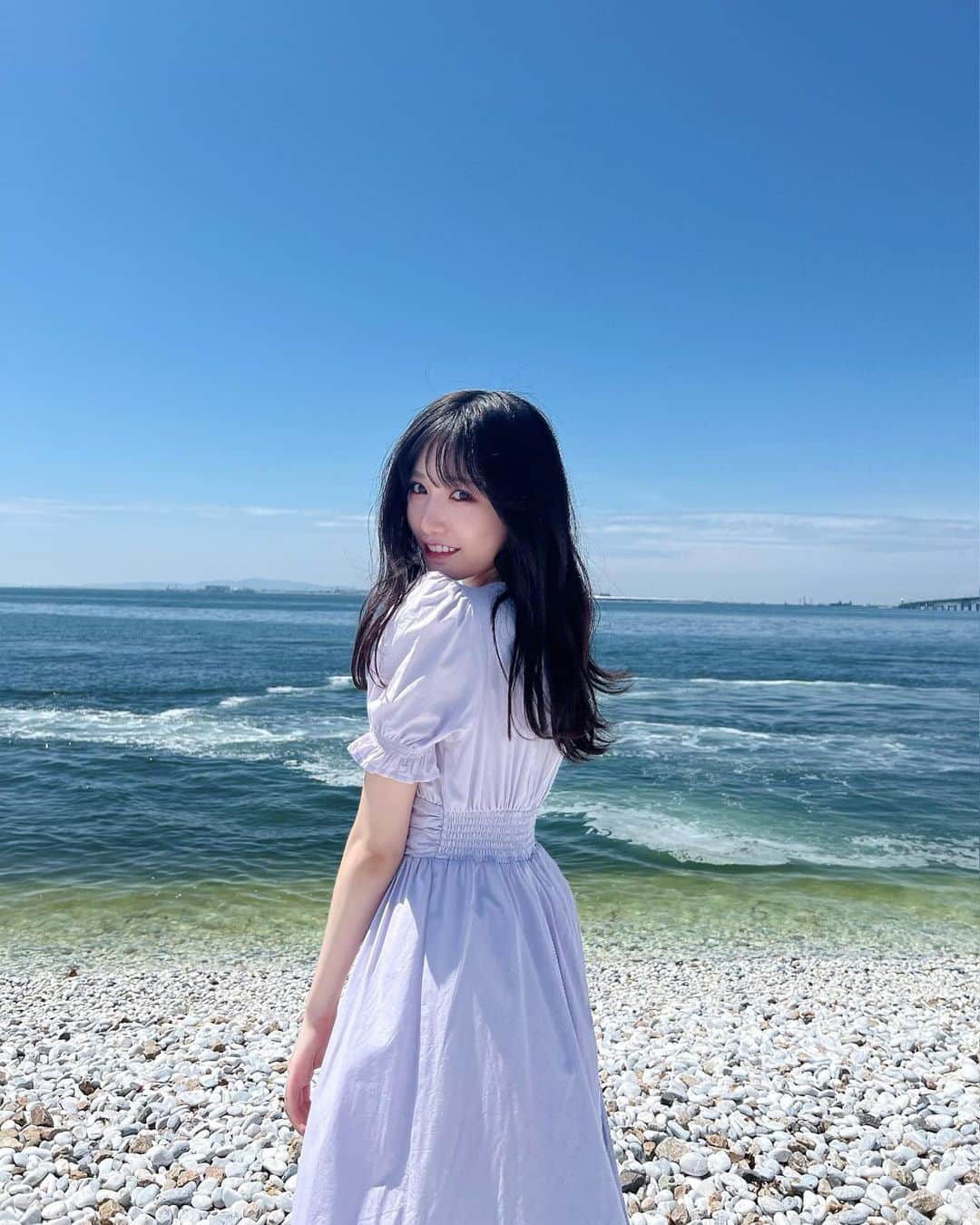 横野すみれさんのインスタグラム写真 - (横野すみれInstagram)「🌊🏝 ⁡ ⁡ 夏先取りしました☀️ ⁡ 暑すぎるね〜…！！ ⁡ ⁡ ⁡ アウトレットでお買い物してきました🏝 ⁡ お買い物中、ついつい甘くて冷たい飲み物ばっかり飲んでしまった〜😹いっぱい歩いたからプラマイゼロかな🙂笑 ⁡ ⁡ お洋服はお気に入りで良く着てるMIIAさんのワンピースです👗✨今年も大活躍しそうだぁ😽 ⁡ ⁡ ⁡ #ビーチ #MIIA #横野すみれ #夏コーデ #ootd #熱中症に気をつけて 😼」5月7日 21時48分 - yokono_sumire