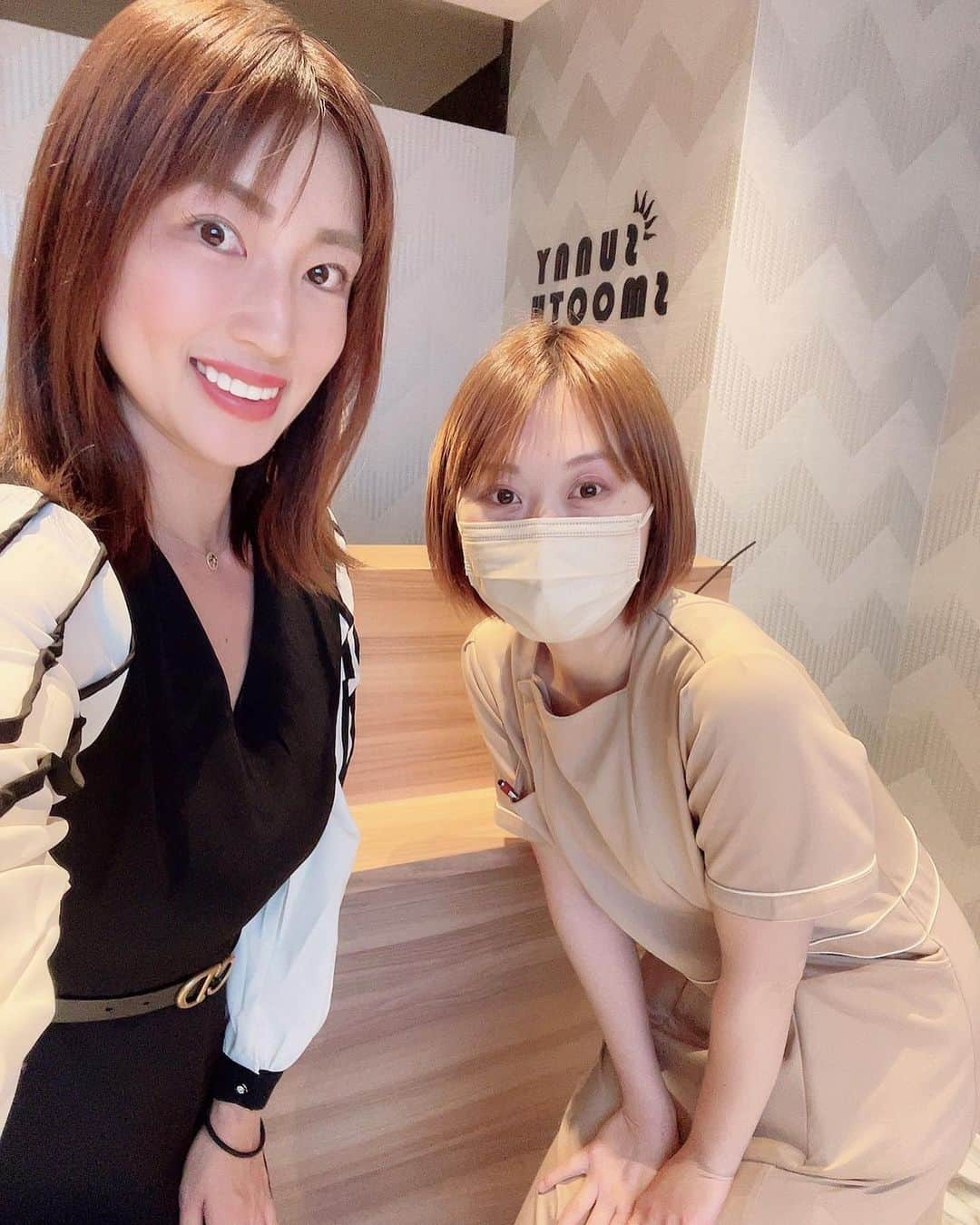 庄司ゆうこさんのインスタグラム写真 - (庄司ゆうこInstagram)「@ebisu.salon_sunnysmooth 脱毛痩身エステ、サニースムーズへ行ってきました✨ 医療でも使用されている焦点式電磁パルスを利用した新痩身理論！！ 施術部位にハンドピースをあてて、30分寝るだけで約40万回分の筋肉運動が出来るのです🌟 同時に２箇所施術可能で私はお腹と太ももをやってもらいました(^^) 男性もOKのサロンなので、ダイエットしたい方にオススメです❣️ 初回は5000円でお試し出来ますよ✨ そしてお昼は美里ちゃんと南平台にあるアンジェパティオでランチ🤗 可愛いわんちゃんにも会えて嬉しかった💓 #脱毛#痩身#エステ#恵比寿#寝るだけ筋トレ#ダイエット#恵比寿エステ#南平台#ランチ#アンジェパティオ」5月8日 0時23分 - yuko.shoji