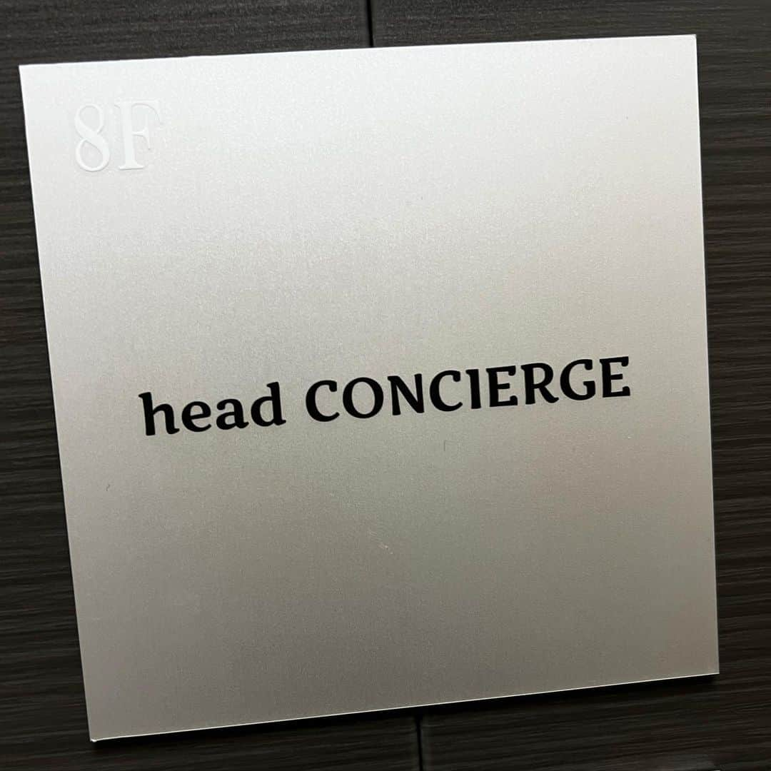 梅宮アンナさんのインスタグラム写真 - (梅宮アンナInstagram)「@headconcierge へ  ✨✨✨  頭がすご〜く硬くなって 首もコッテしまって💦  Googleでヘッドマッサージで検索して😊  私は日頃、紹介とか  口コミとかではなく、  自分で見つける事が多いです😊  感覚とか勘とかそんな感じで✨✨  早速青山店へ  2時間コースを予約して✨✨ かなり力強くやって頂きまして👍👍 女性セラピストの金澤さんが担当してくださって✨✨ とっても上手でした✨✨👏👏  💕💕💕  頭のほぐし🙌  首のほぐし🙌  デコルテほぐし🙌  肩甲骨ほぐし🙌  って感じでしょうか😊  髪の毛も綺麗に洗って頂いて✨✨🚿  すご〜くおススメです✨✨✨👍  #ヘッドコンシェルジュ青山」5月8日 3時01分 - annaumemiya