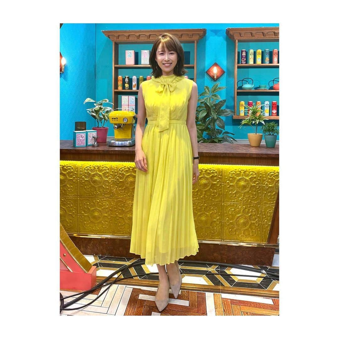 良原安美さんのインスタグラム写真 - (良原安美Instagram)「🐝 ⁡ ⁡ サンデージャポンの スタジオ。 実はこんなセットもあるんですよ。 ⁡ ⁡ GW最終日の サンジャポ！ 本日の衣装です🤭 ⁡ ワンピース:CELFORD  ⁡ ⁡ ⁡ ⁡ そしてそしてこの後、、、 故郷、古巣、母校、 日曜サンデーにお邪魔いたします🥺 ⁡ 楽しみで楽しみで仕方ありませんでした。 ⁡ ぜひぜひお聴きくださいませ！！ ⁡ ⁡ ⁡ ⁡ ⁡ ⁡ ⁡」5月8日 13時25分 - yoshiharaami