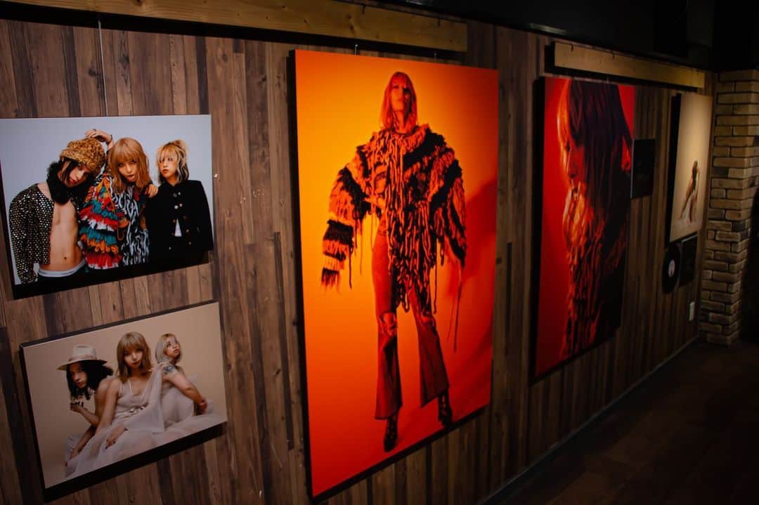 永田レイナさんのインスタグラム写真 - (永田レイナInstagram)「遅くなりましたが ANTI-R写真展「Religions」 ご来場いただいた皆様、ありがとうございました。  構想・撮影自体は昨年から進めていたものの、 ようやく皆様にご覧いただけて良かったです。  忙しくて楽しくて、 閃光のようにあっという間の3日間だったな。  またお会いしましょう🎸  photo by @takehiro_ishihara   #アンチアール #ANTIR #ANTIR_Religions」5月8日 16時18分 - reina_nagata