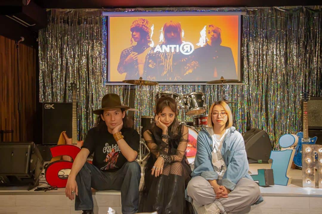 永田レイナさんのインスタグラム写真 - (永田レイナInstagram)「遅くなりましたが ANTI-R写真展「Religions」 ご来場いただいた皆様、ありがとうございました。  構想・撮影自体は昨年から進めていたものの、 ようやく皆様にご覧いただけて良かったです。  忙しくて楽しくて、 閃光のようにあっという間の3日間だったな。  またお会いしましょう🎸  photo by @takehiro_ishihara   #アンチアール #ANTIR #ANTIR_Religions」5月8日 16時18分 - reina_nagata