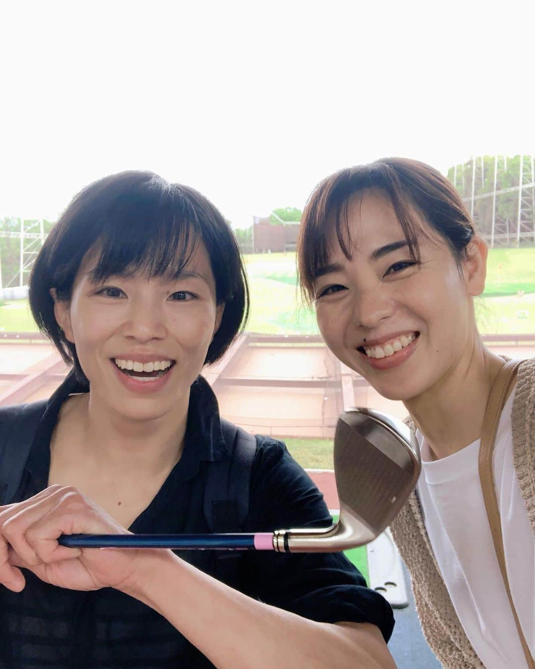 迫田さおりさんのインスタグラム写真 - (迫田さおりInstagram)「・ 松本ちゃん、初ゴルフ⛳️ やったーぁ😆おめでとう㊗️🙌 ・ 素人同士で打ちっぱなしって…🤣 教えてもらう人いない状態で各々楽しみました🤣 こんな私達…大丈夫かなぁ🫣笑 ・ 松本ちゃん、初めでけっこう当たってて凄かった🫢‼︎ ・ ゴルフ教えてくれる人募集します🤣🙇‍♀️笑 ・ ・ #松本薫 ちゃん #楽しかった‼︎」5月8日 17時30分 - saori.rio