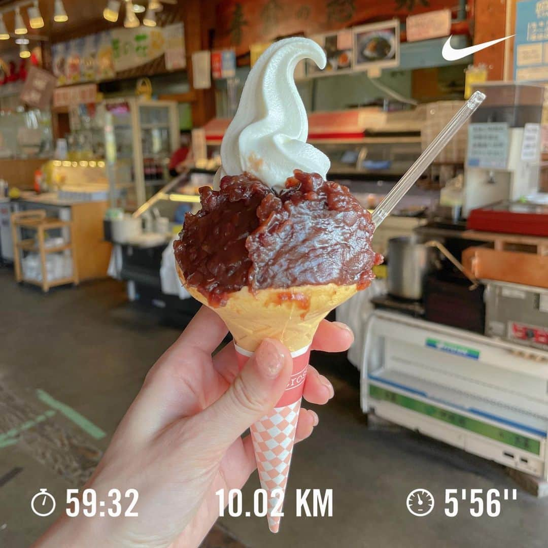 志摩夕里加さんのインスタグラム写真 - (志摩夕里加Instagram)「RUN10km🏃 なにげに5日ぶりぐらいのRUNだったので楽〜に走れた✨ フルマラソンも夢じゃない🤔w  📸:道の駅富楽里とみやま 近藤牧場のソフトクリームにあんこのせのせ🫘🍦✨  #nikerun #nikerunning #running #ランニング女子 #スイーツテロ #スイーツ女子 #南房総スイーツ #道の駅 #道の駅富楽里とみやま」5月8日 18時56分 - shimayuri_