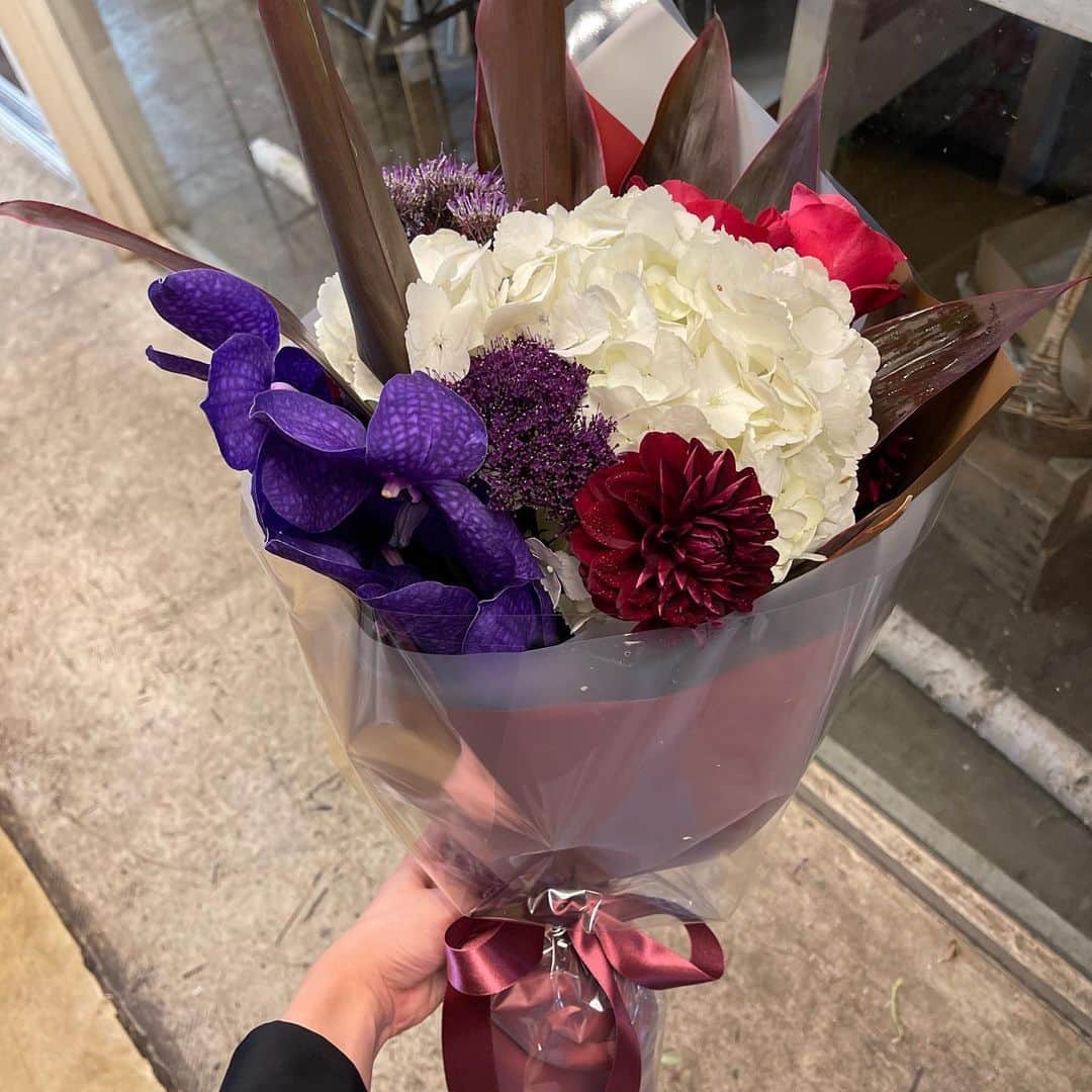 伊原葵さんのインスタグラム写真 - (伊原葵Instagram)「Happy Mother’s Day💐  お花を選ぶ時ってわくわくするよね✨」5月8日 19時16分 - aoi186