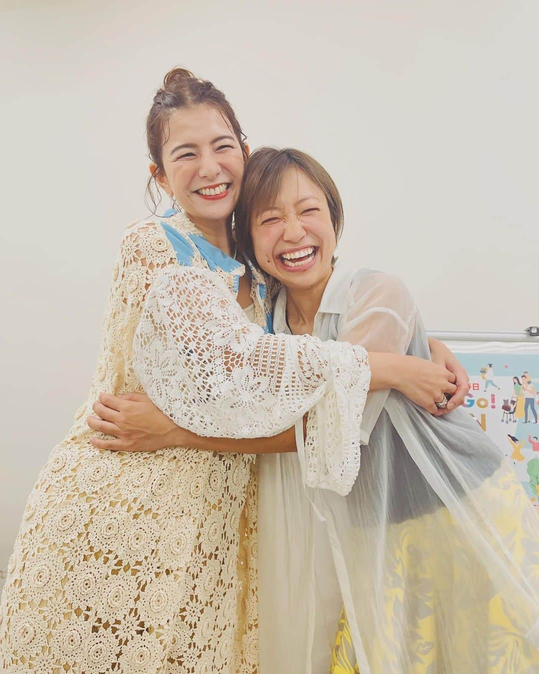 スザンヌさんのインスタグラム写真 - (スザンヌInstagram)「最高の母の日🌷だ！  トークショーも最高に楽しかったし （ほんとーっっにありがとうございました🥺） 会いたかった人たちにいっぺんに会えた☺️  帰ったら息子と姪っ子がお手紙くれました🥺涙 ありがとう💕  一目惚れワンピースは @mori.market_official の💙🤍 発売時間アラームかけてgetしたの♡」5月8日 20時11分 - suzanneeee1028