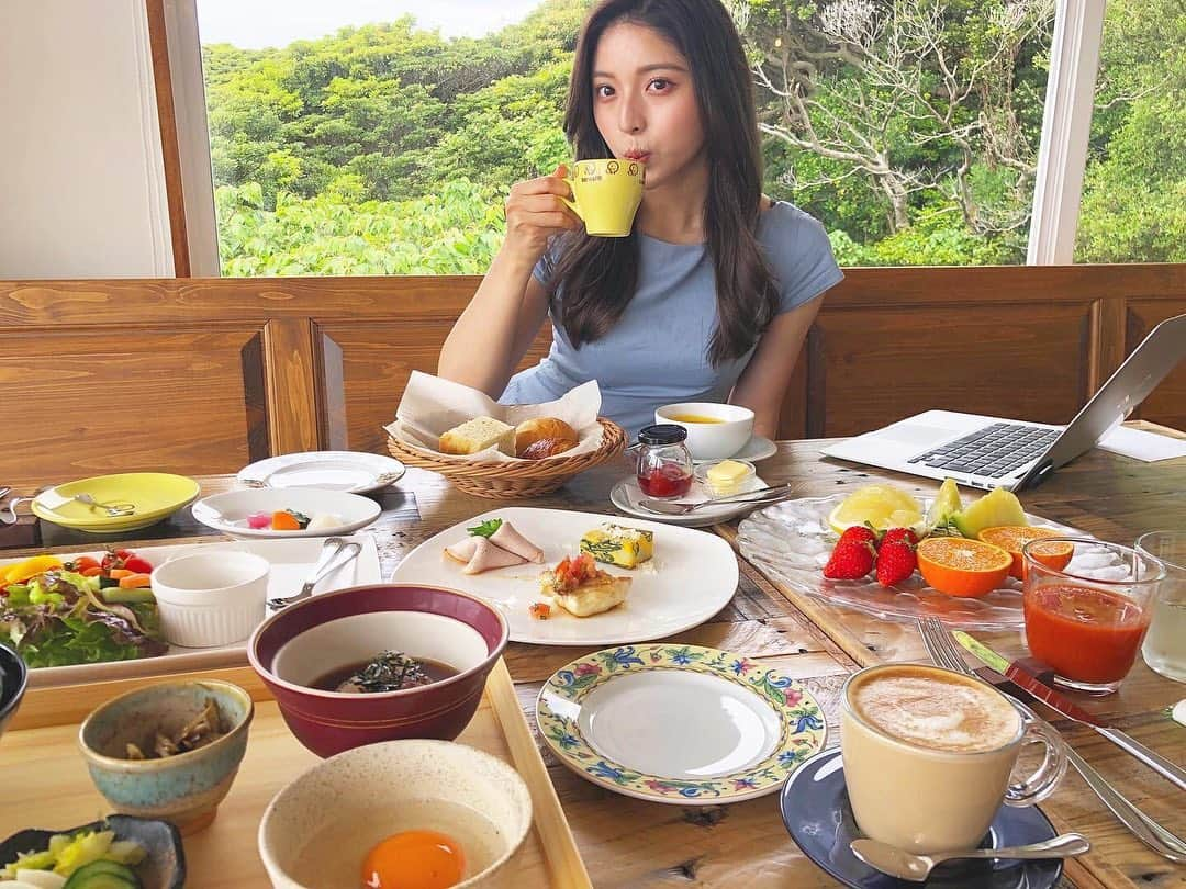 天野一菜さんのインスタグラム写真 - (天野一菜Instagram)「Breakfast🍋  朝ご飯を2種類から選べて 私は洋食を、お母さんは和食をお願いしました🙂 それぞれ違うものを選んでもいいらしいので シェアして色々食べられて大満足◎」5月8日 21時23分 - _i_t_s_u_n_a_