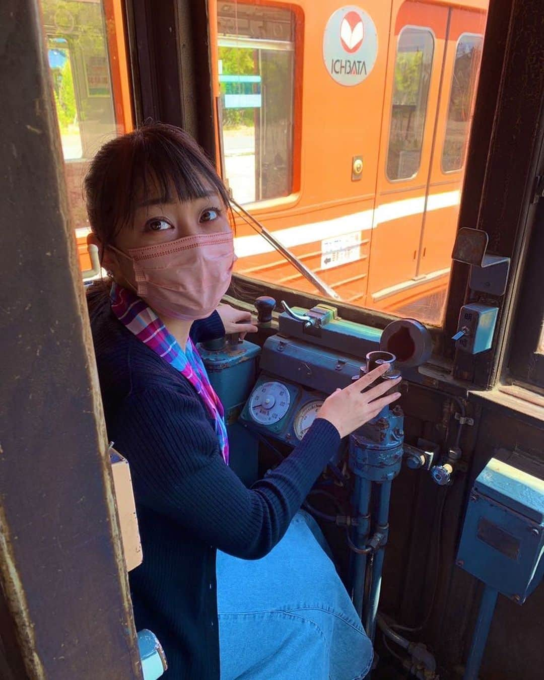 高橋沙織さんのインスタグラム写真 - (高橋沙織Instagram)「いろんな電車にも乗ったよ。 一畑電車から見える宍道湖の景色に、なんだか泣きそうになったよ。  #島根 #松江  #出雲 #一畑電車 #やくも #電車の旅 #鉄道 #アルミカン #アルミカン高橋 #railways #日本最古級の電車」5月9日 0時44分 - arumikan_saorin