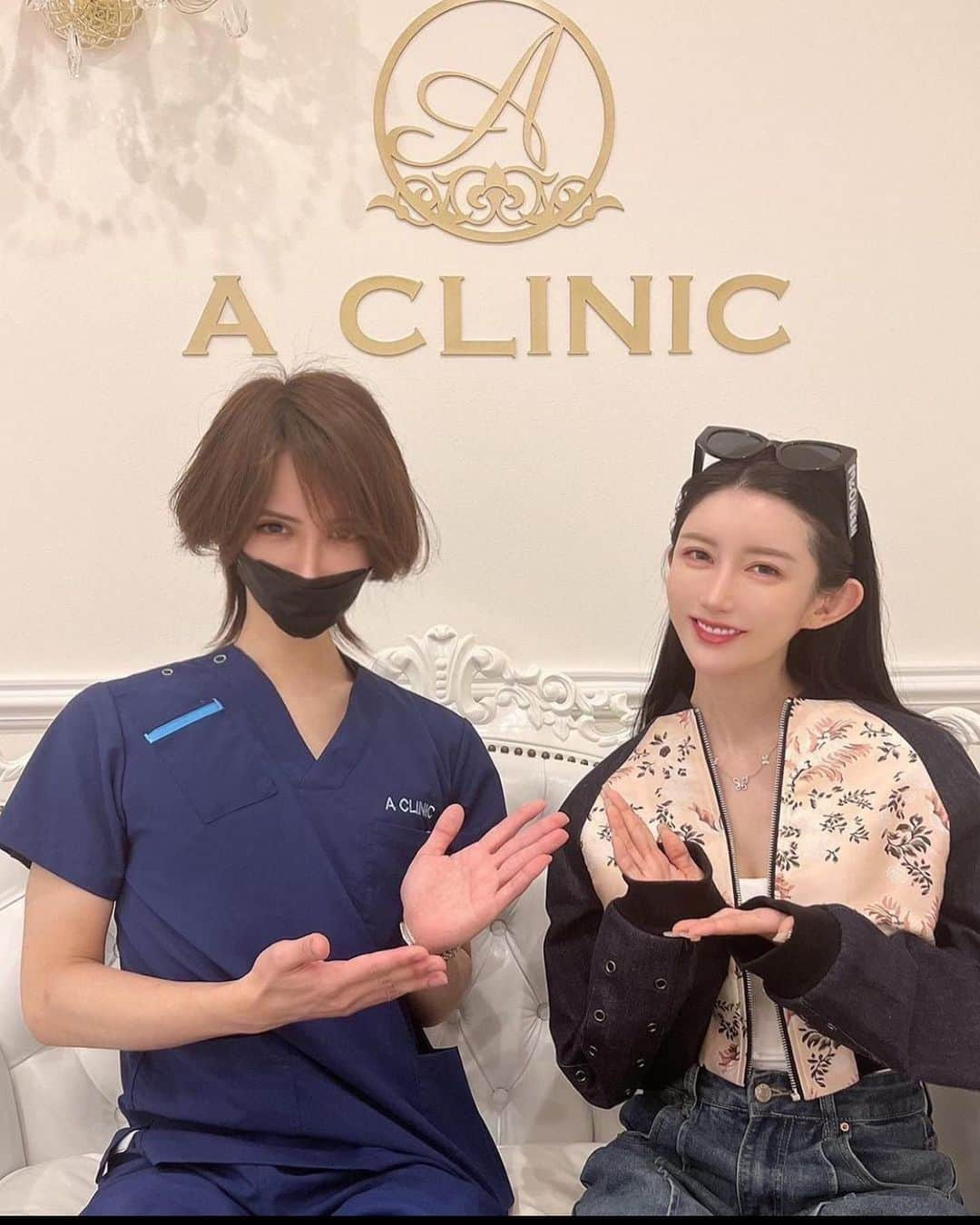 MASAMIさんのインスタグラム写真 - (MASAMIInstagram)「上げ直し失礼します🥹  @a_clinic_ginza で辻大成医師(@aclinic_taisei )にエースレッドをして頂きました🪡✨ 辻先生は2次元フェイスを得意とした先生⭐️左右差やほうれい線をギュッと引き上げて理想の輪郭にしてくれました☺️自身もされているからこその説得力と安心の美的センスです！どうせ戻るならやり過ぎくらいが丁度いいという考えの私の理想を叶えてくださいました🥹  フェイスライン命で生きているので糸リフトはマストなんですが、結果的に言って最高の引き上がりでした。aclinicの糸リフトはダウンタイムもほぼ無い（ひきつれ感程度）のが最高です😄  半年くらいに1度のペースでエースレッド受けたいです❤  #aスレッド #糸リフト #aclinic #aclinic銀座 #aclinic横浜 #aclinic新宿 #aクリニック #エークリニック#美容 #小顔 #美肌  #リフトアップ #美容外科 #美容皮膚科 #美容クリニック #辻大成」5月9日 8時28分 - iharamasami