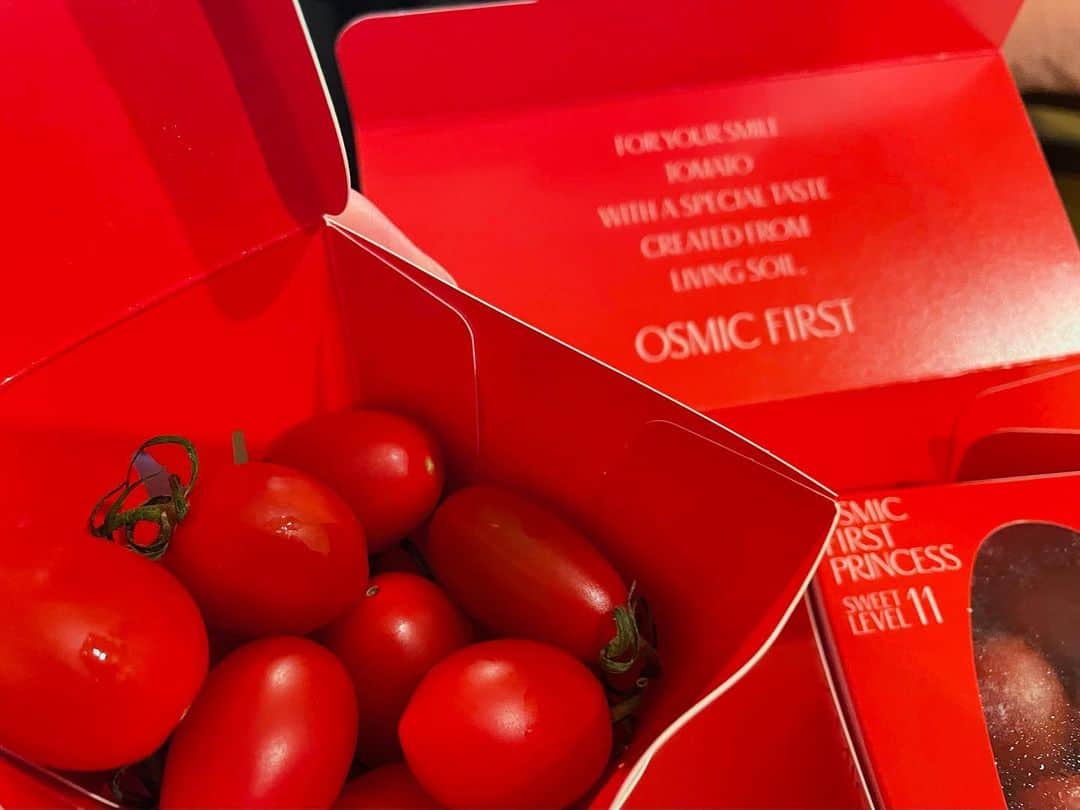 内山由綺さんのインスタグラム写真 - (内山由綺Instagram)「私の好物はトマトです。 人生で1度食べた方がいいと言われたオスミックトマト。夢にまでみたトマト。  幸せを運んでくれたのは最高すぎる先輩でした。 NHK杯頑張るしかない。  ありがとう🥹  I love tomato♡」5月9日 12時59分 - yuki_gym_smile
