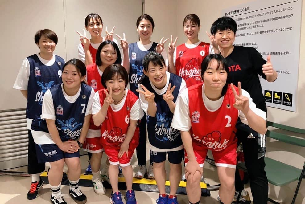 迫田さおりさんのインスタグラム写真 - (迫田さおりInstagram)「・ Wリーグオールスター2021-22🏀 ・ すごい経験をさせていただきました😆✨ 楽しすぎたーぁ🏀🏀🏀 ありがとうございました! ・ テレビで応援していた他競技の選手の皆さんにも会えて幸せいっぱいです🥺✨ ・ Wリーグの選手の方とも写真を撮っていただいたので、また投稿しますね🤩🙌 ・ それにしてもバスケットボールの人気ってすごいなぁ😳‼︎ ・ ・ #Wリーグオールスター #バスケットボール  #シューティング王決定戦 #青木愛 さん　#アーティスティックスイミング  #栗原文音 さん　#バドミントン  #入江聖奈 さん　#ボクシング #高木菜那 さん　#スピードスケート  #寺本明日香 さん　#体操 #宮間あや さん　#サッカー #冨田せな 選手　#スノーボードハーフパイプ #冨田るき 選手　#スノーボードハーフパイプ」5月9日 17時59分 - saori.rio