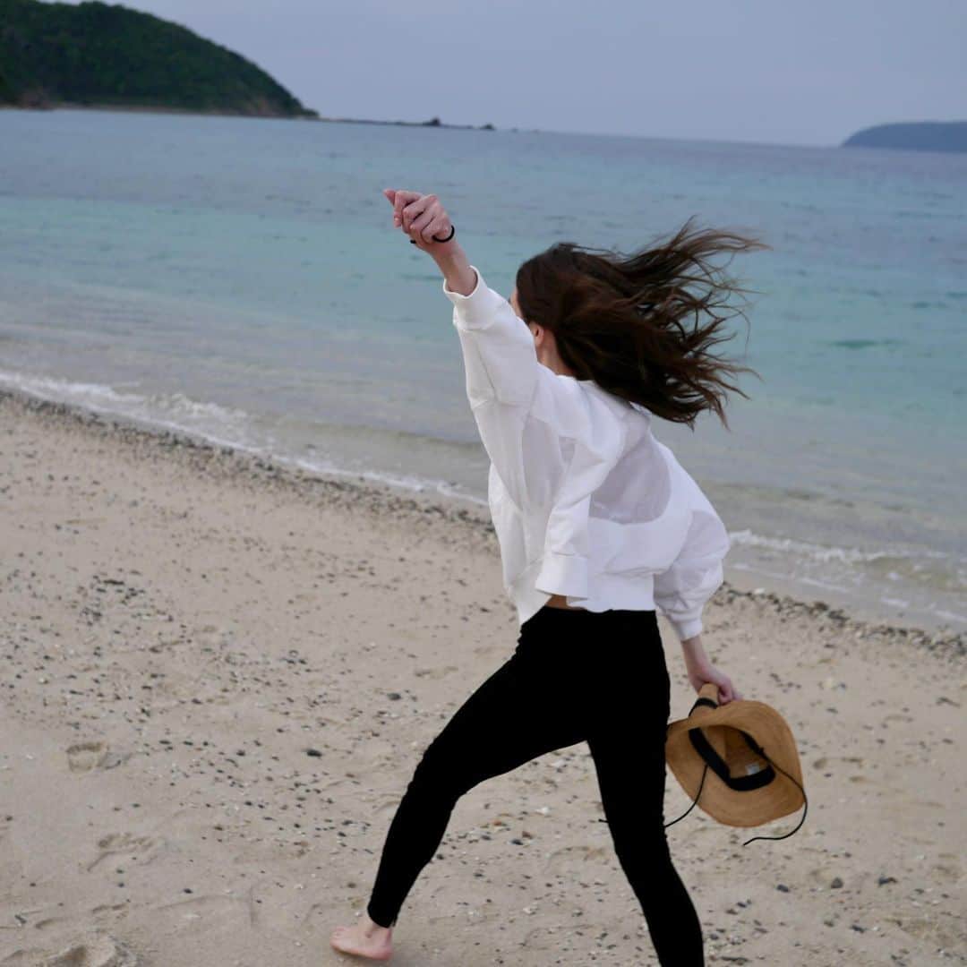 伊藤歩さんのインスタグラム写真 - (伊藤歩Instagram)「島🏝🐳🌺Island   #islandlife #naturelovers #mood トップス @europeanculture_official」5月9日 18時03分 - ayumi__ito