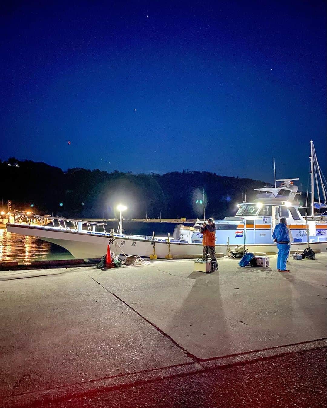 利水翔さんのインスタグラム写真 - (利水翔Instagram)「. 少しずつ暖かくなってきて 釣りも丁度いい季節に🌸☺️ ⁡ 個人的には寒いの苦手なので、 暑い方が好きです🫣 ⁡ 早く釣りに行きたーいなぁ🎣❤️ ⁡ ⁡ #鯛 #コマセ釣り #共栄丸 #jackwolfskin  #利水つばさ #釣り #ツリジョ」5月9日 18時24分 - tsubasa.toshimizu
