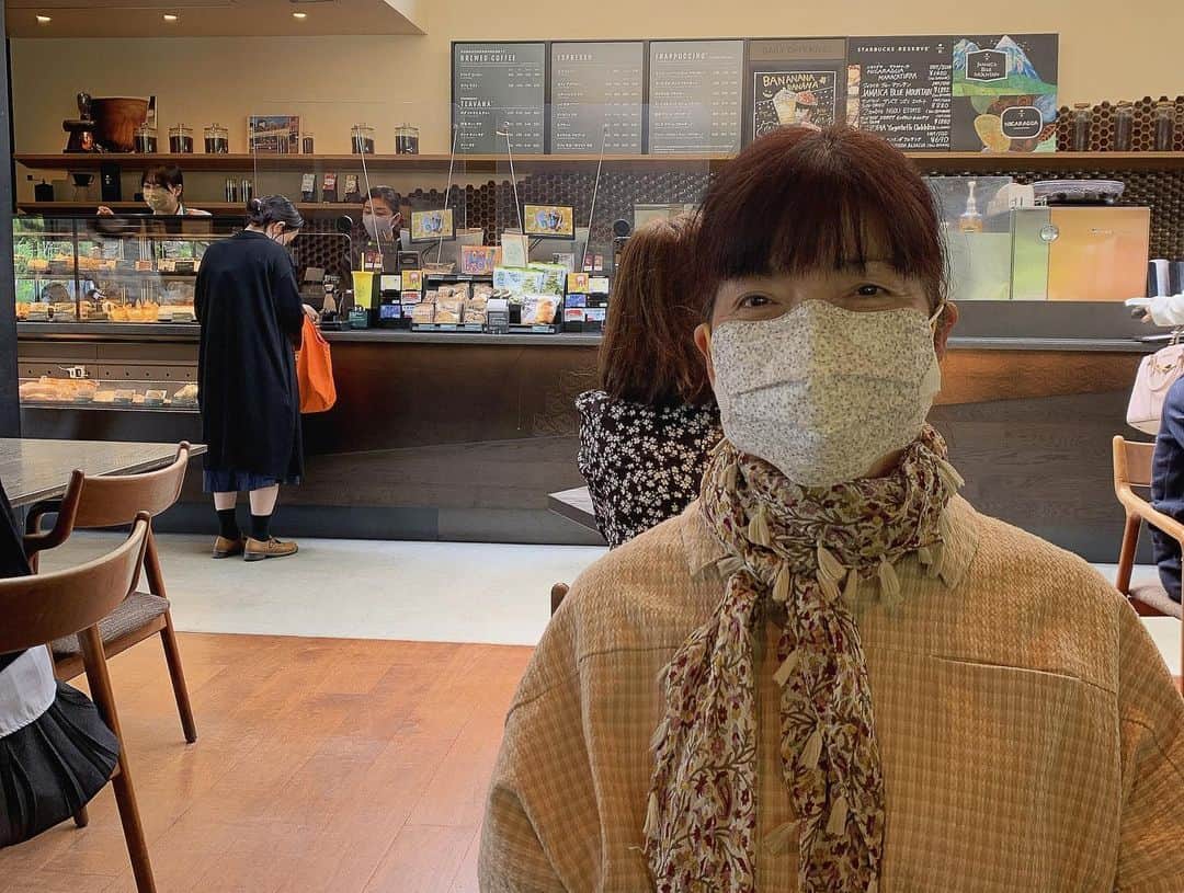松木里菜さんのインスタグラム写真 - (松木里菜Instagram)「.｡･*. 母の日のプレゼントがわりに、母希望の鎌倉ランチしてきました🍽☕️✨  散策中は束の間晴れて綺麗だったなぁ🥰  喜んでくれてよかった✨  (お義母さんには昨日、ラベンダー💠と、@bledore_hayama のパンをお家にお届け🍞♡)  両おかあさんには 相変わらずたくさんお世話になってます🥺  いくつになっても、自分がお母さんになっても、親を前にするとまだまだ子供な部分を自覚する(不思議。。)  いつもありがとうの気持ちを忘れずに😌❤️❤️❤️  #鎌倉 #鎌倉ランチ #gardenhouse @garden_house_kamakura   #スターバックス鎌倉御成町店  @starbucks_j   年々、少しずつ 母が小さくなってきてるのを感じます。  別れは突然なことを痛いほど分かっているから… できる親孝行は全てしてあげたい☺️✨」5月9日 21時06分 - rinamatsuki613