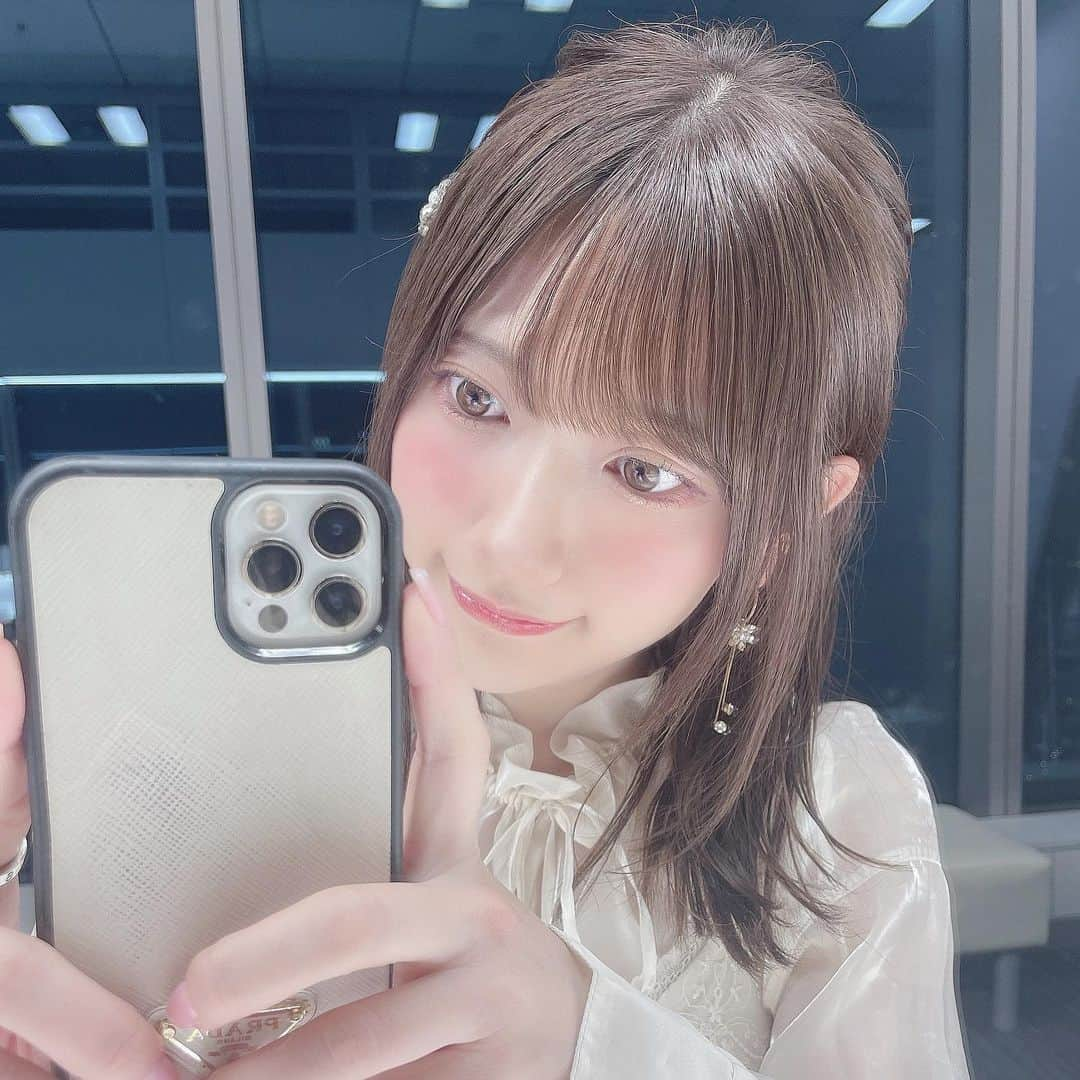 山田麻莉奈さんのインスタグラム写真 - (山田麻莉奈Instagram)「. ケース汚れてるなーって思って ウエットティッシュなかったから ティッシュにアルコール消毒つけて拭いたら 拭いたとこ黒くなった(なんで？)  🥲」5月9日 22時01分 - marina.yamada_324