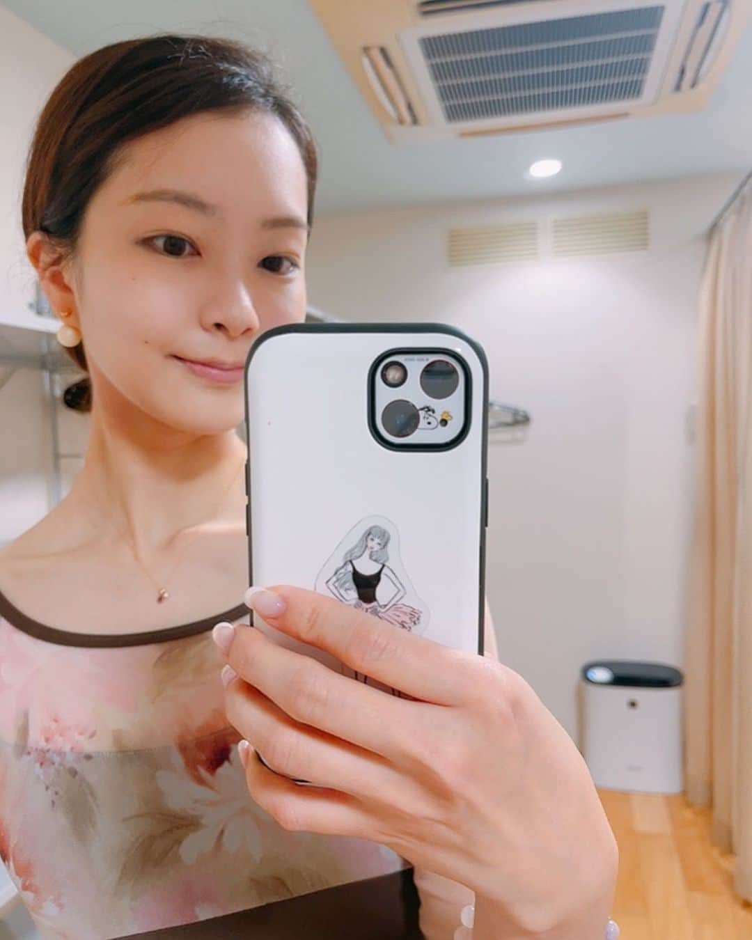 下村彩里さんのインスタグラム写真 - (下村彩里Instagram)「久しぶりにバレエのレッスンを再開してます。🩰  驚くほど足が上がらなくなっていました。苦笑  #継続は力なり  頑張ります。  #靴 でも #私服 でも #踊り出す #母が笑いながら #撮影してくれました📽  #下村彩里#テレビ朝日#テレビ朝日アナウンサー#バレエ#クラシックバレエ#バレエレッスン#休日」5月10日 0時26分 - sairi.shimomura_ex