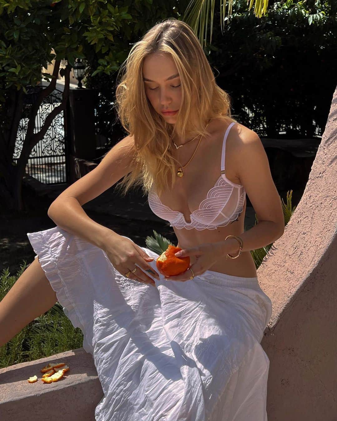 アレクシス・レンさんのインスタグラム写真 - (アレクシス・レンInstagram)「Day dreaming of a European summer 🥲」5月10日 4時35分 - alexisren