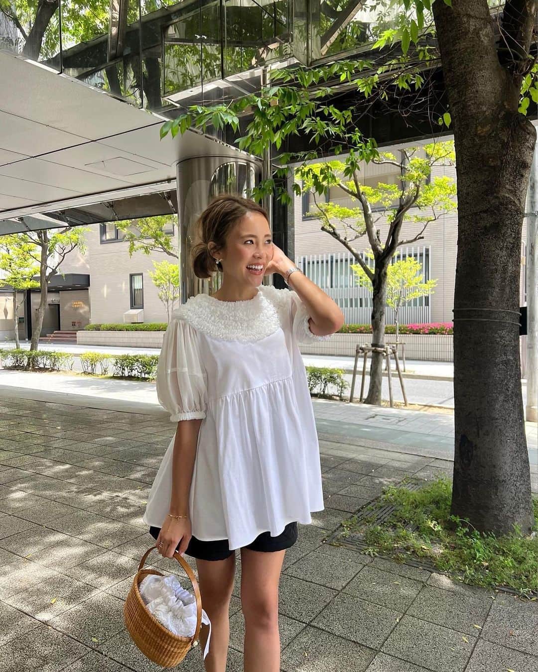Risako Yamamotoさんのインスタグラム写真 - (Risako YamamotoInstagram)「🤍🖤  今週唯一晴れが嬉しくて太陽いっぱい浴びに☀️  #ootd #outfit #coordinate #rosymonster」5月10日 14時32分 - risako_yamamoto