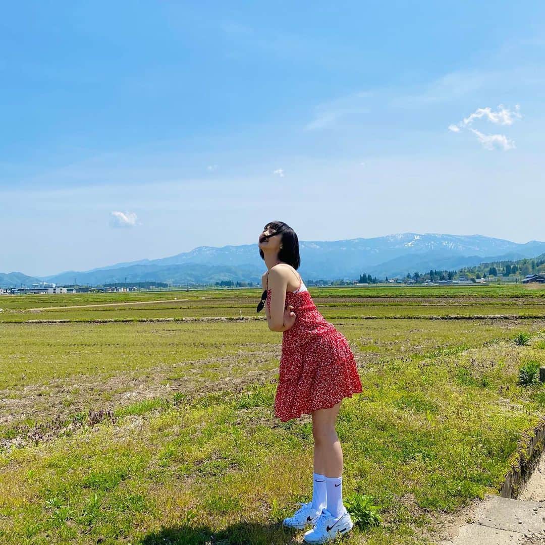 華村あすかさんのインスタグラム写真 - (華村あすかInstagram)「⛰☀️🌾  空気が美味しくて見渡す景色が全部のどかで癒された」5月10日 16時37分 - hanamura_asuka